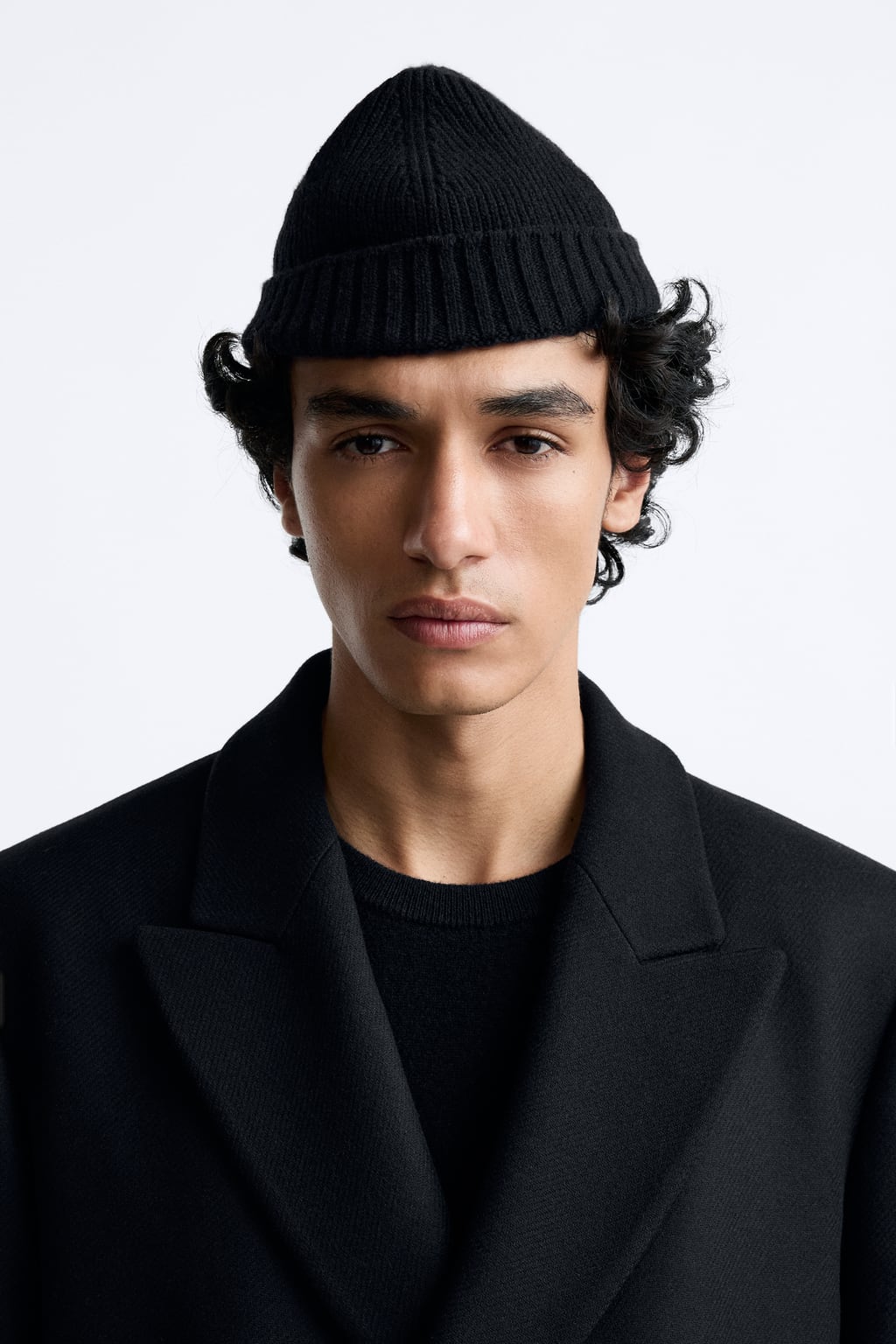 

Короткая шерстяная шапка 100% ZARA, черный