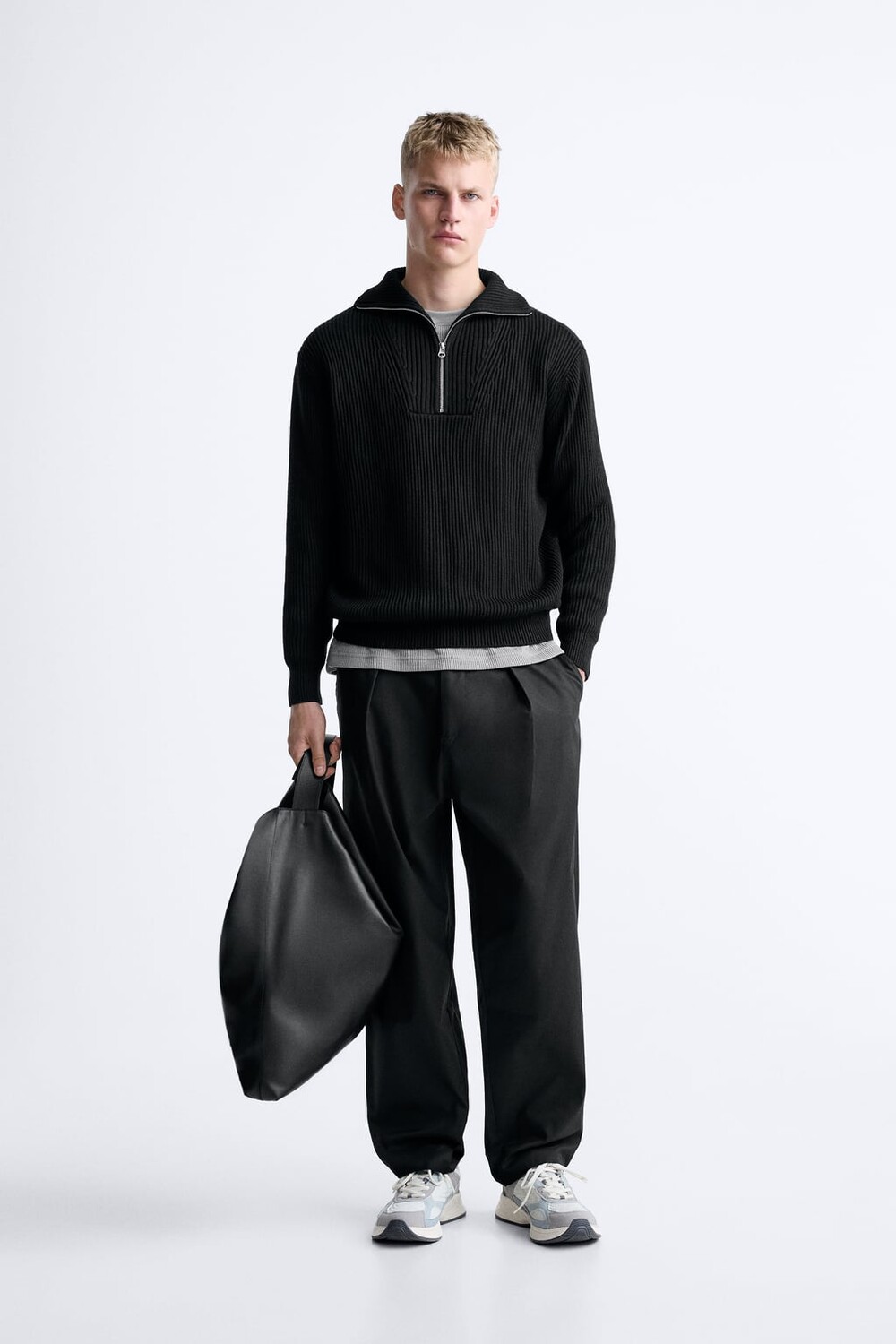 

Плиссированные брюки в техническом стиле ZARA, черный