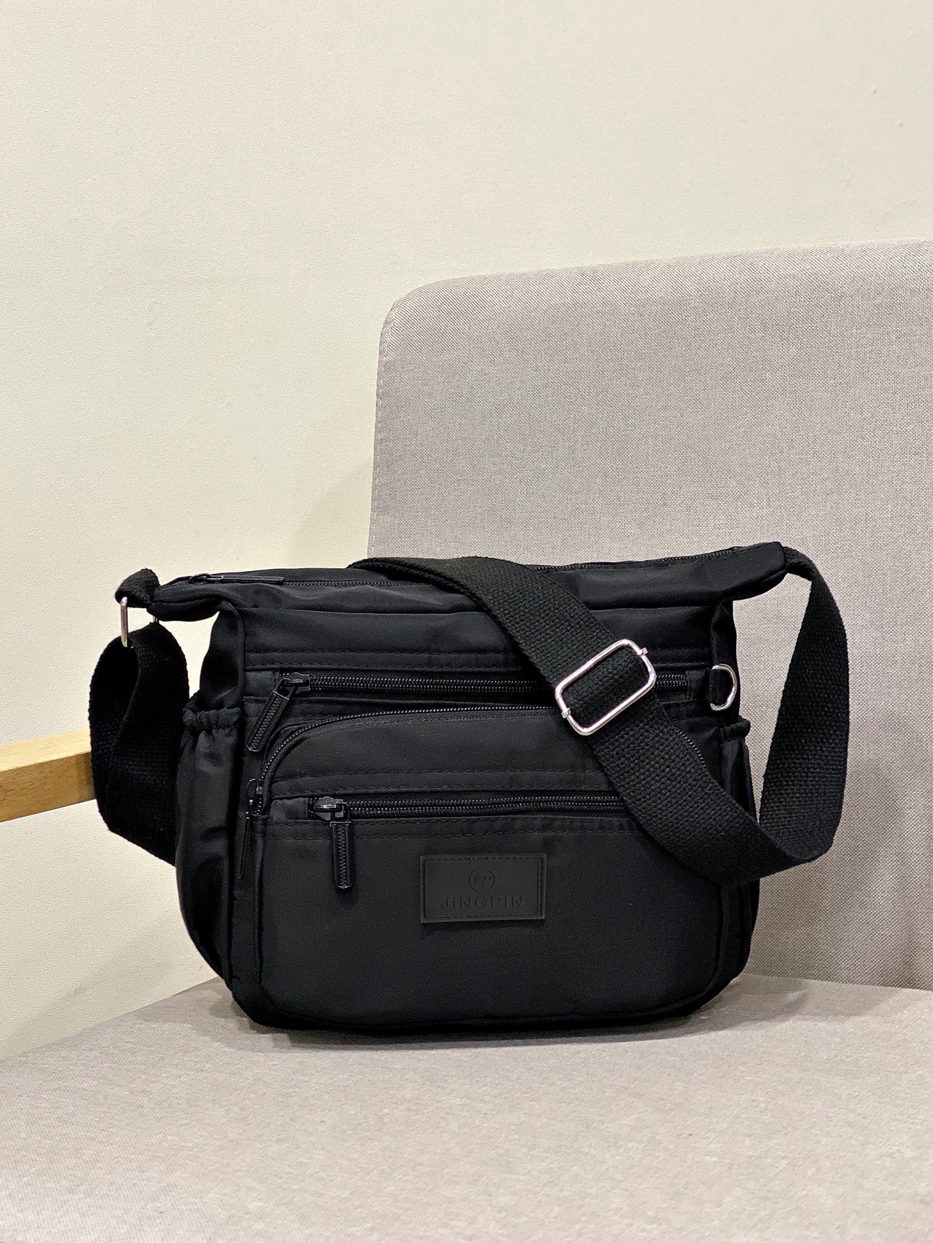Квадратная сумка с надписью и нашивкой, черный повседневная сумка мессенджер с нашивкой в ​​виде буквы бежевый