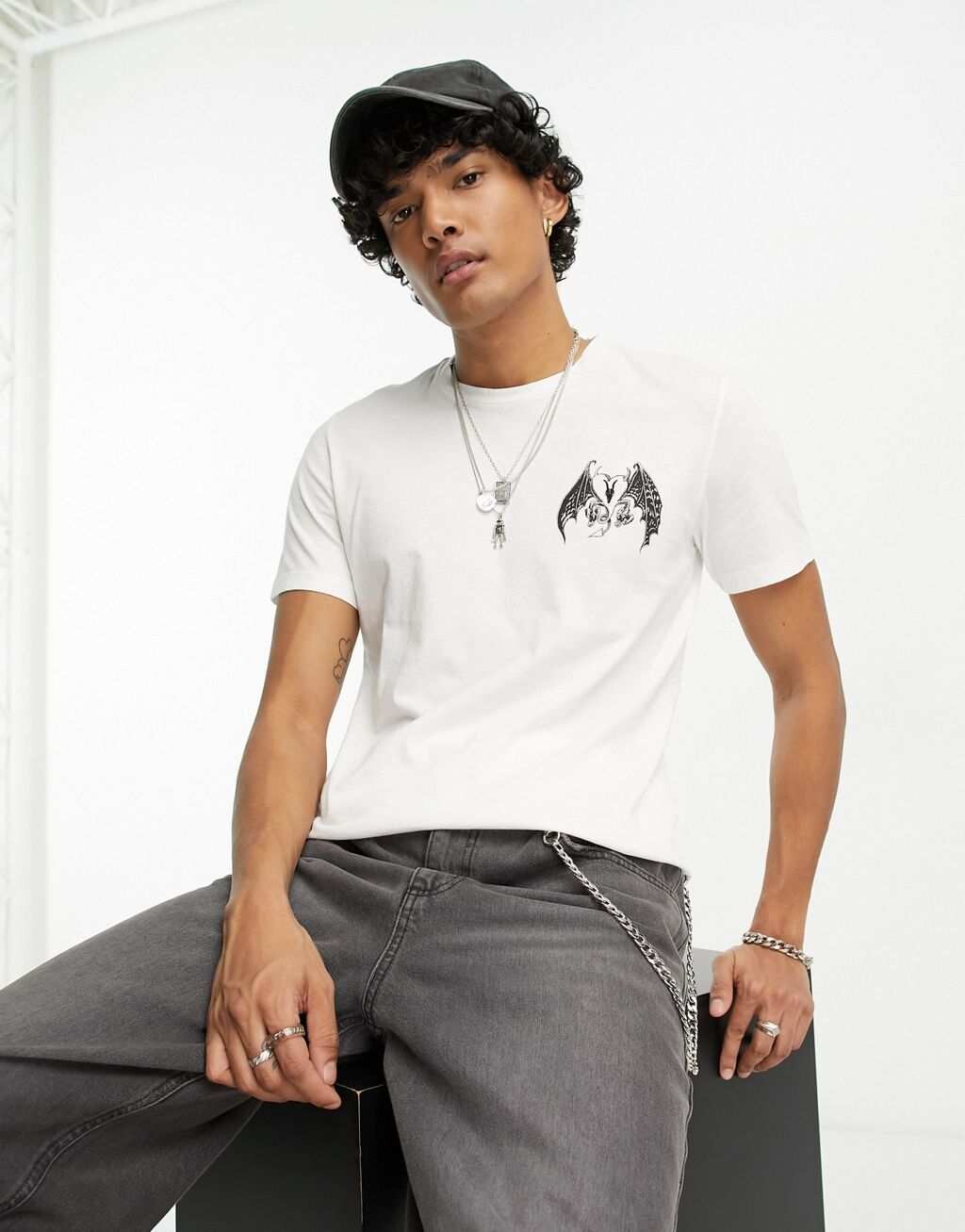 

Белая футболка AllSaints Badlove Brace