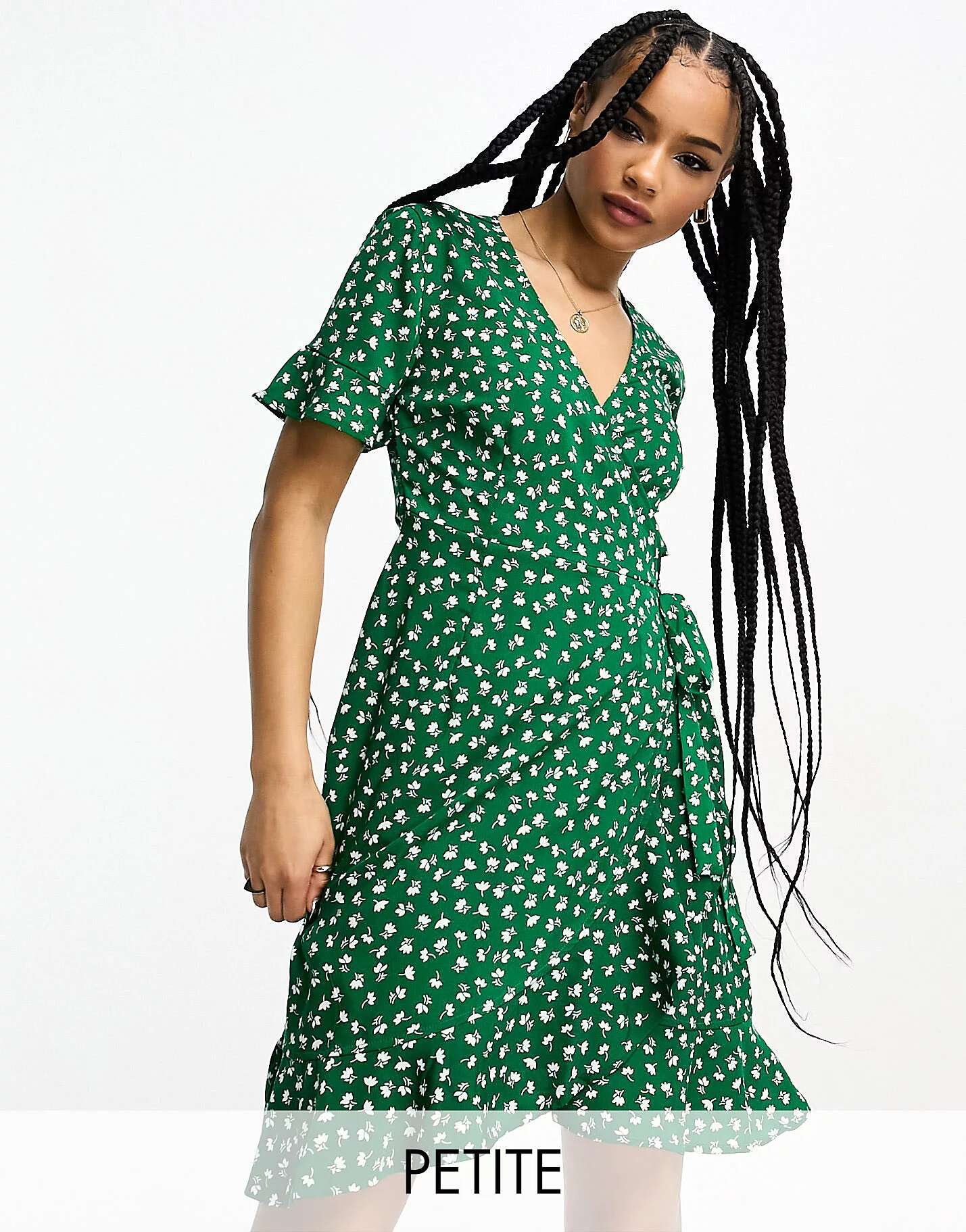 Зеленое мини-платье с оборками и запахом Only Petite