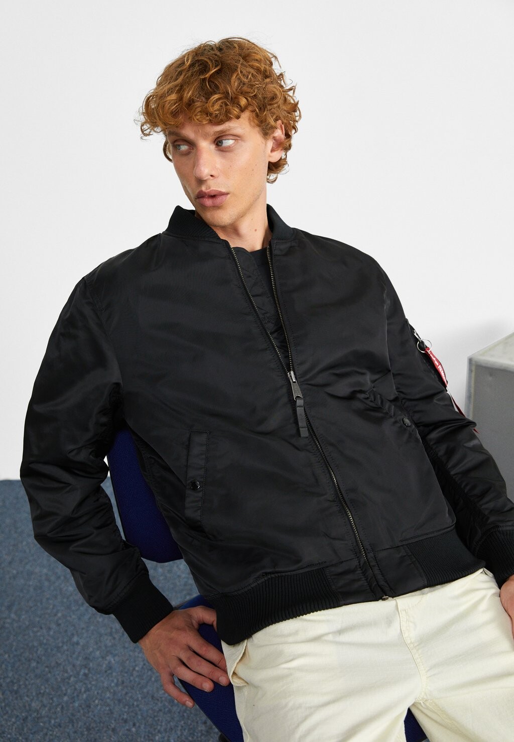 

Ветровка Alpha Industries MA-1 DRAGON EMB, черный