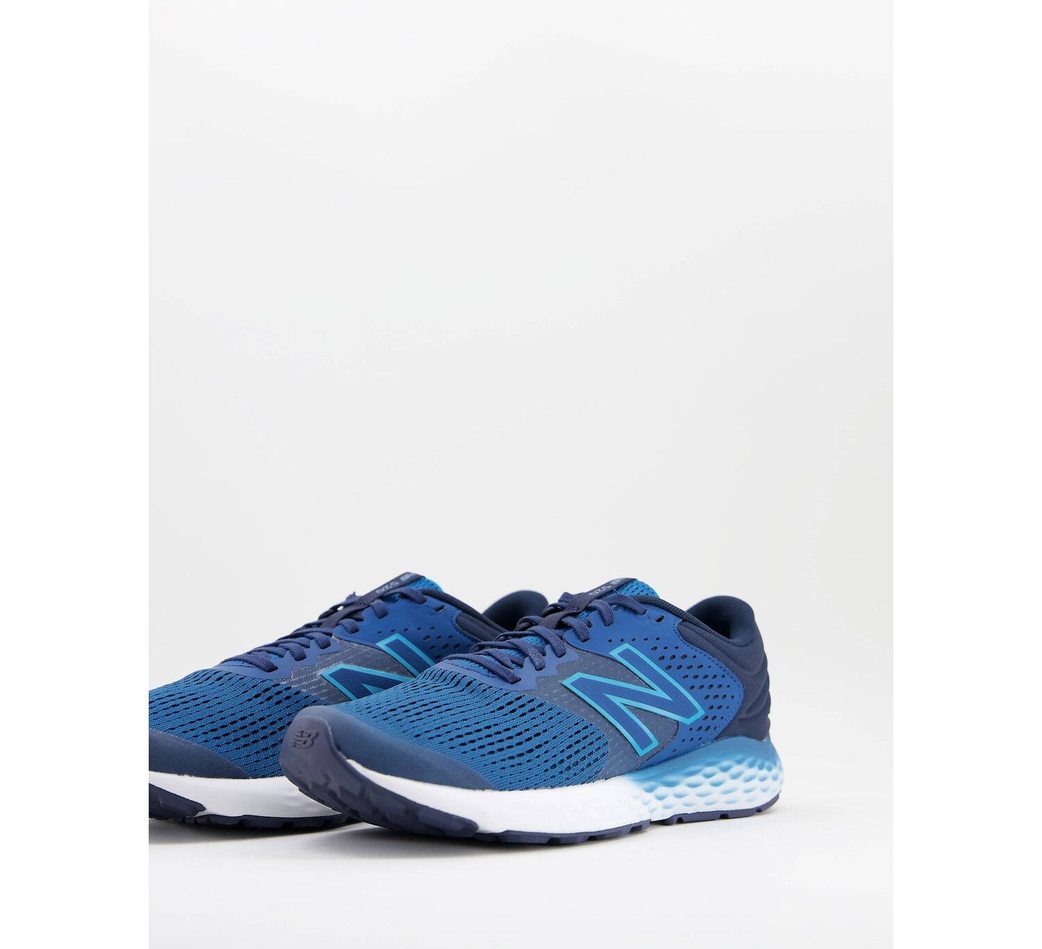 

Сине-черные кроссовки New Balance Running 520 v7