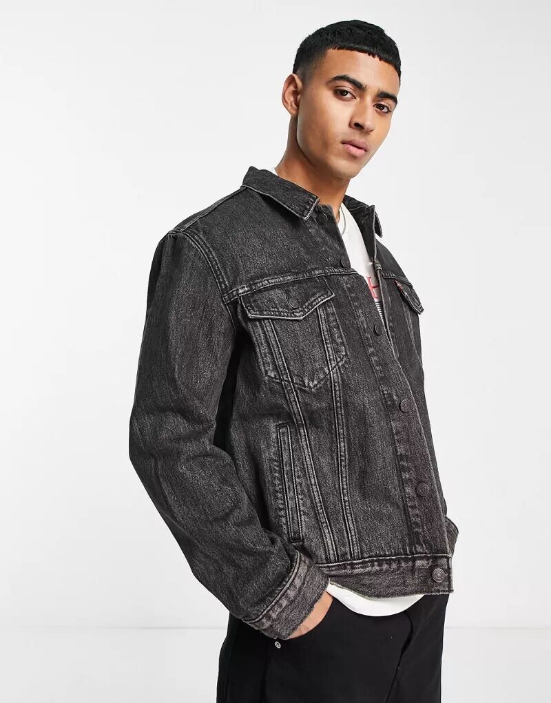 

Черная джинсовая куртка с карманами Levi's