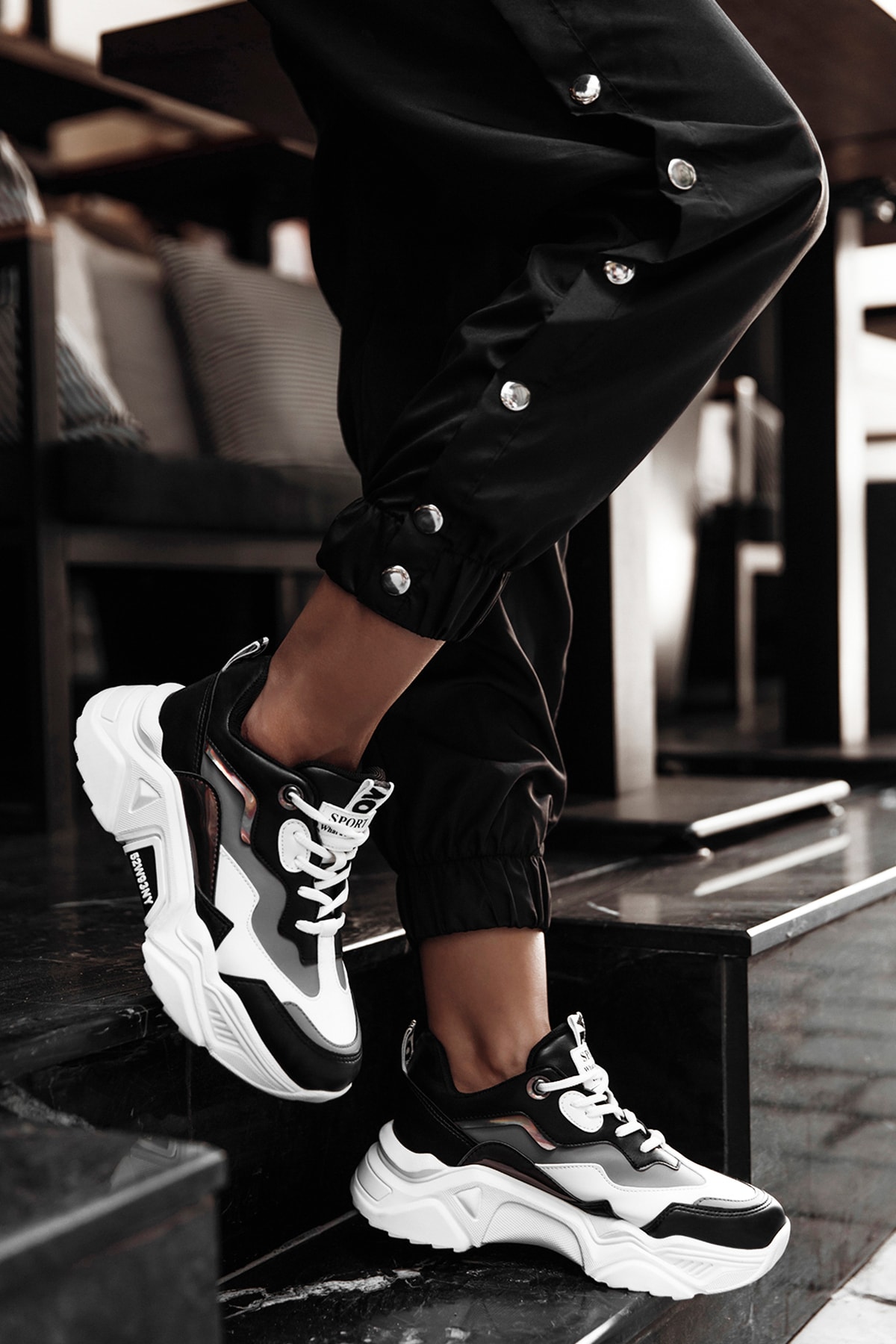 Черные дымчатые женские кроссовки DARK SEER, черный