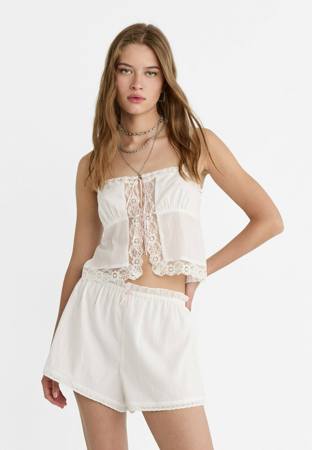 

Шорты Stradivarius, белый