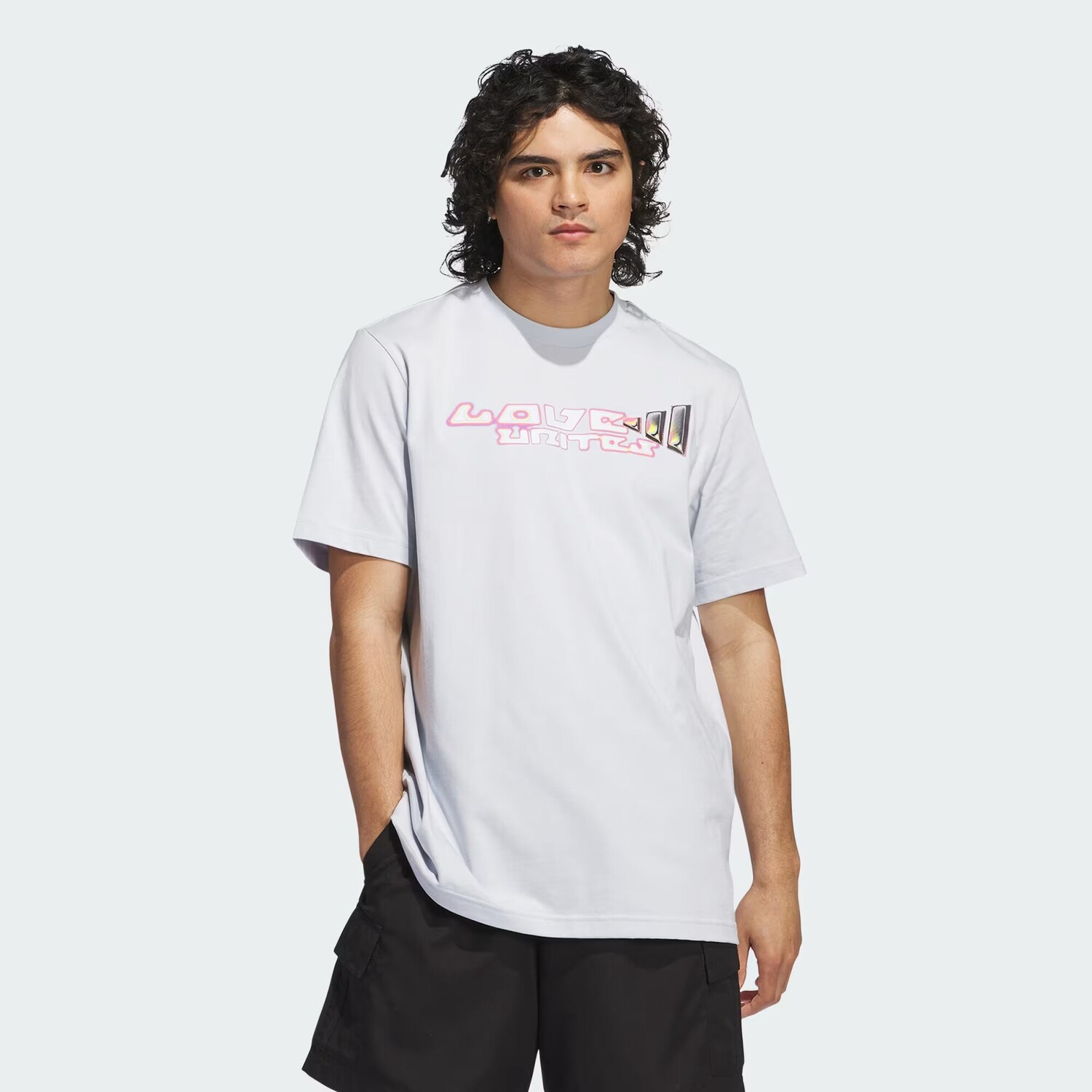

Футболка Pride с графическим рисунком Adidas, цвет Halo Blue