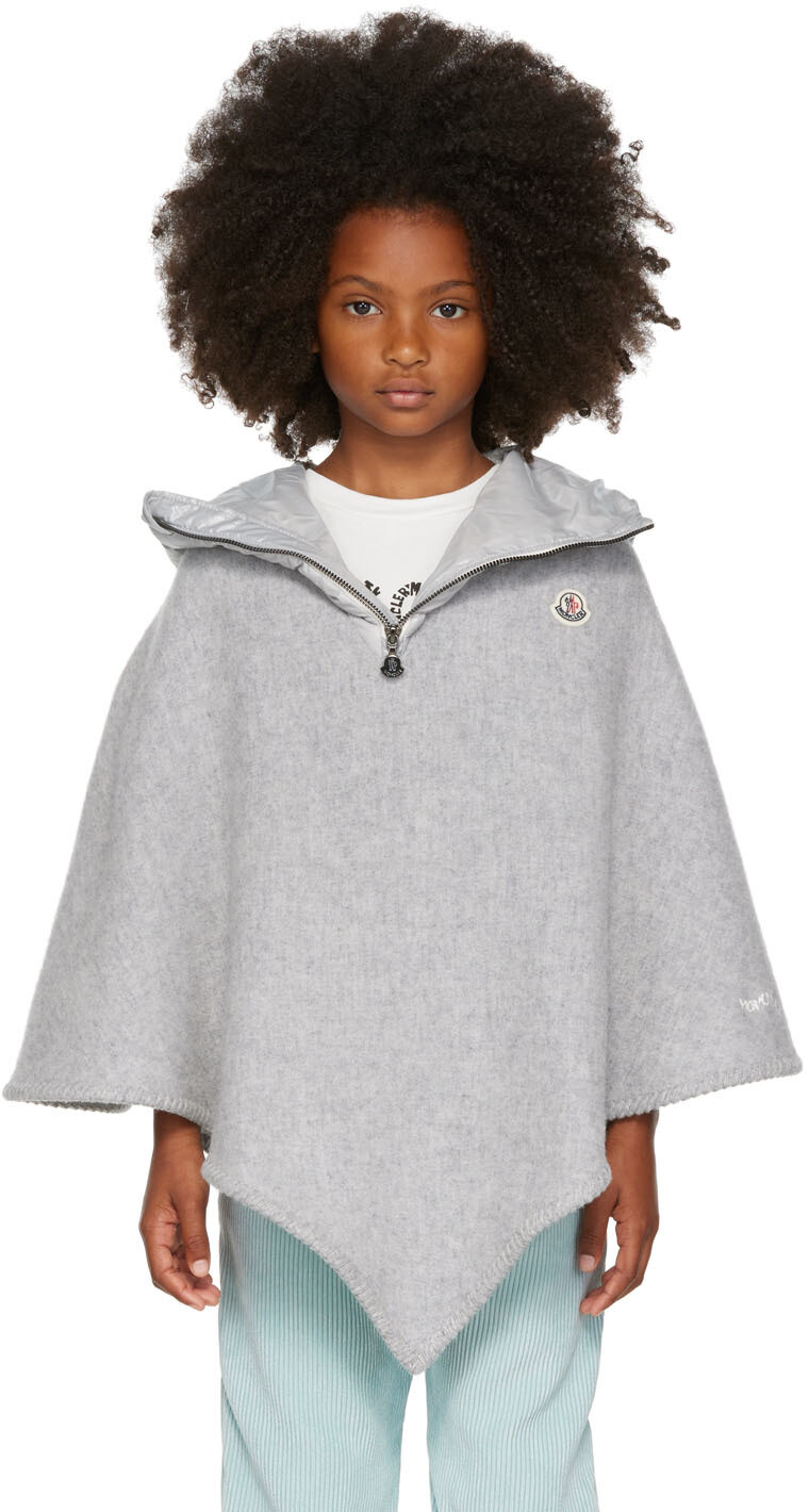 

Детское серое пончо с капюшоном и пухом, серое Moncler Enfant