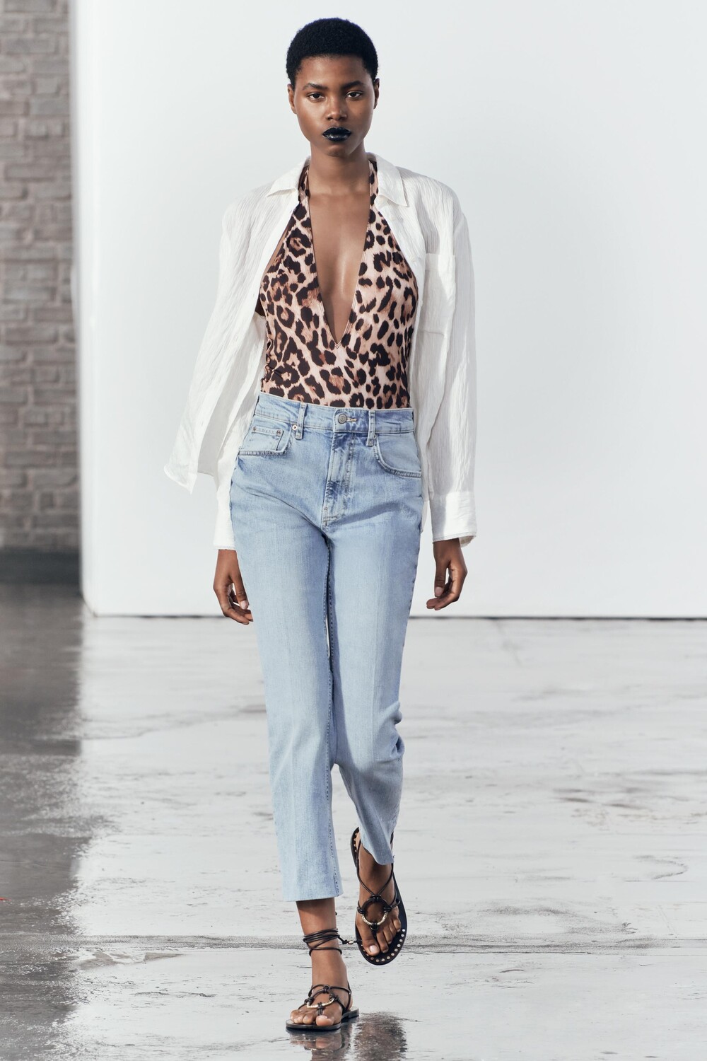 

Джинсы с завышенной талией и шлевками для ремня ZARA, светло-синий