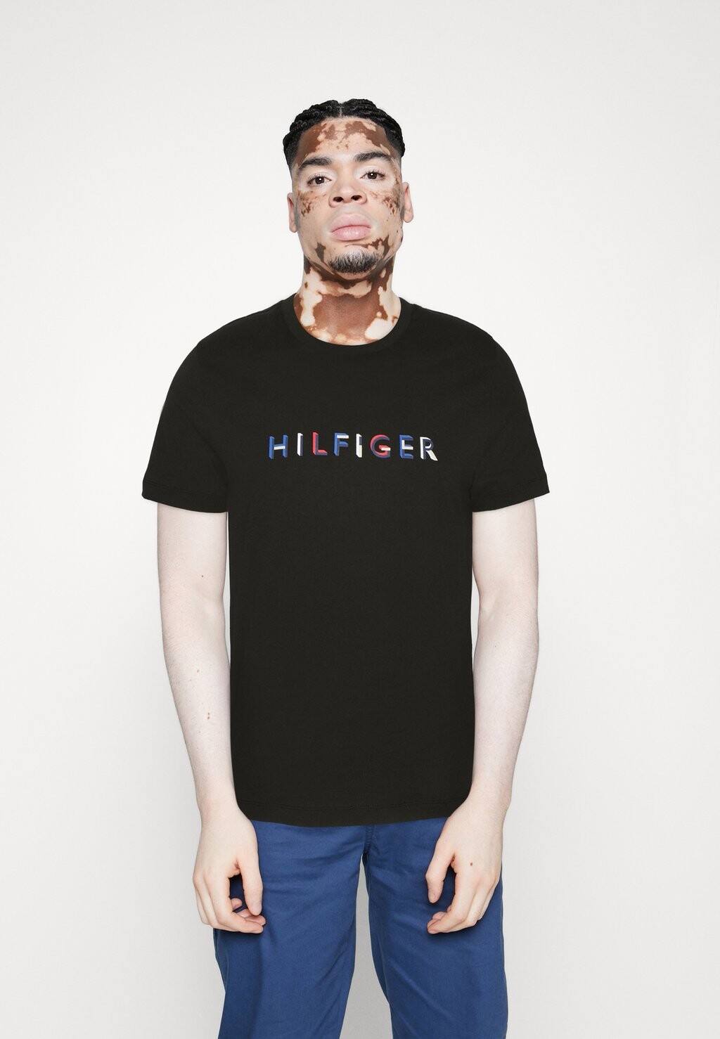 

Футболка с принтом Tommy Hilfiger, черный