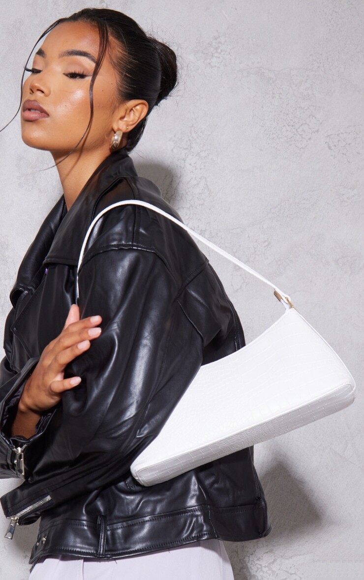 

PrettyLittleThing Белая длинная закругленная сумка через плечо под крокодила