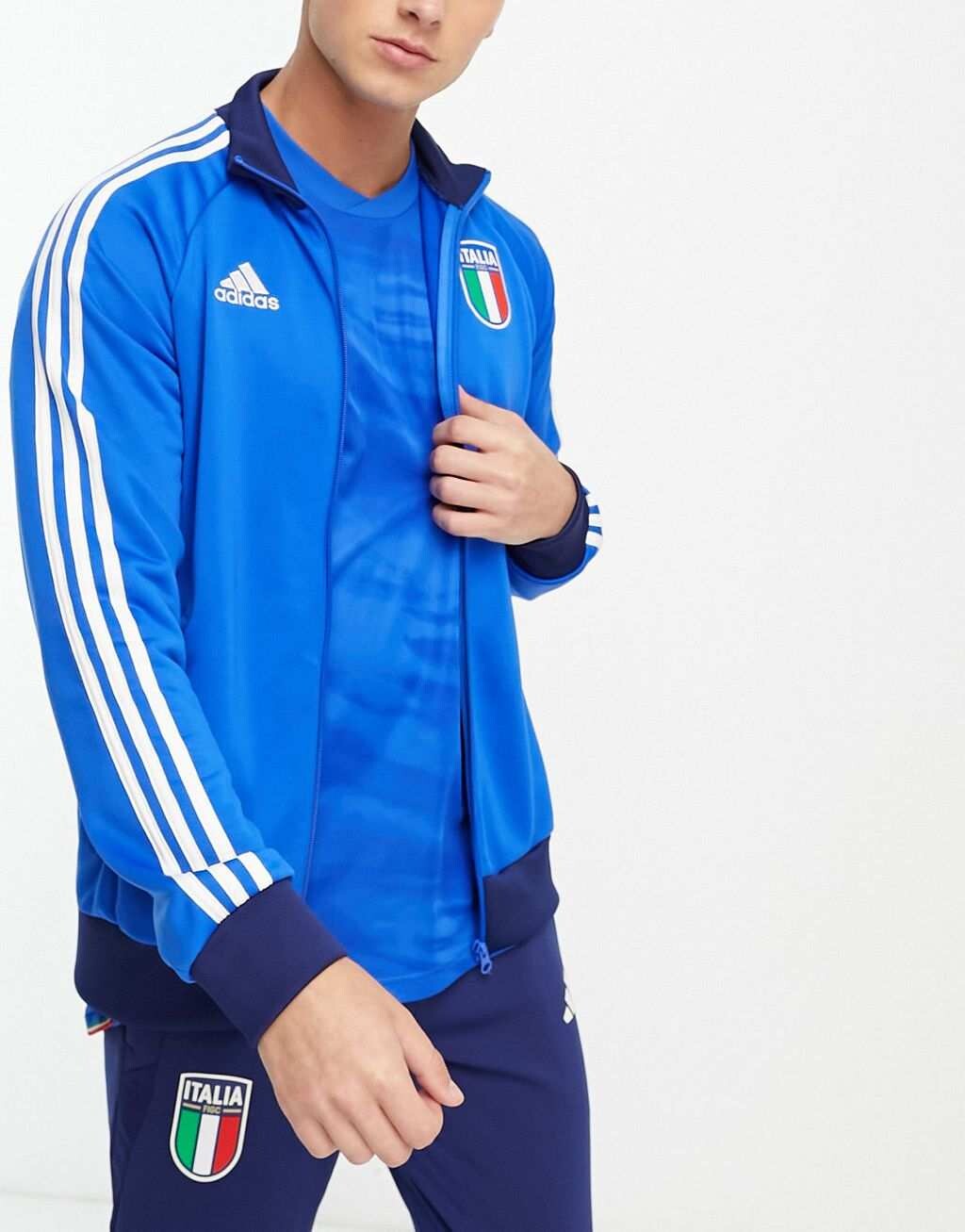 

Синяя спортивная футболка adidas Football Italy DNA