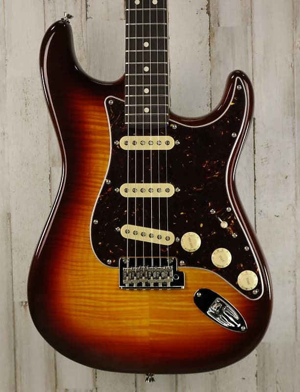 

Электрогитара DEMO Fender 70th Anniversary American Professional II Stratocaster - Comet Burst