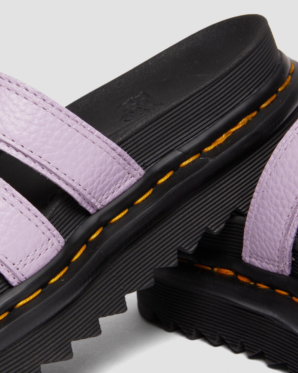 

Сандалии Blaire из кожи наппа с пряжкой и филировкой Dr. Martens