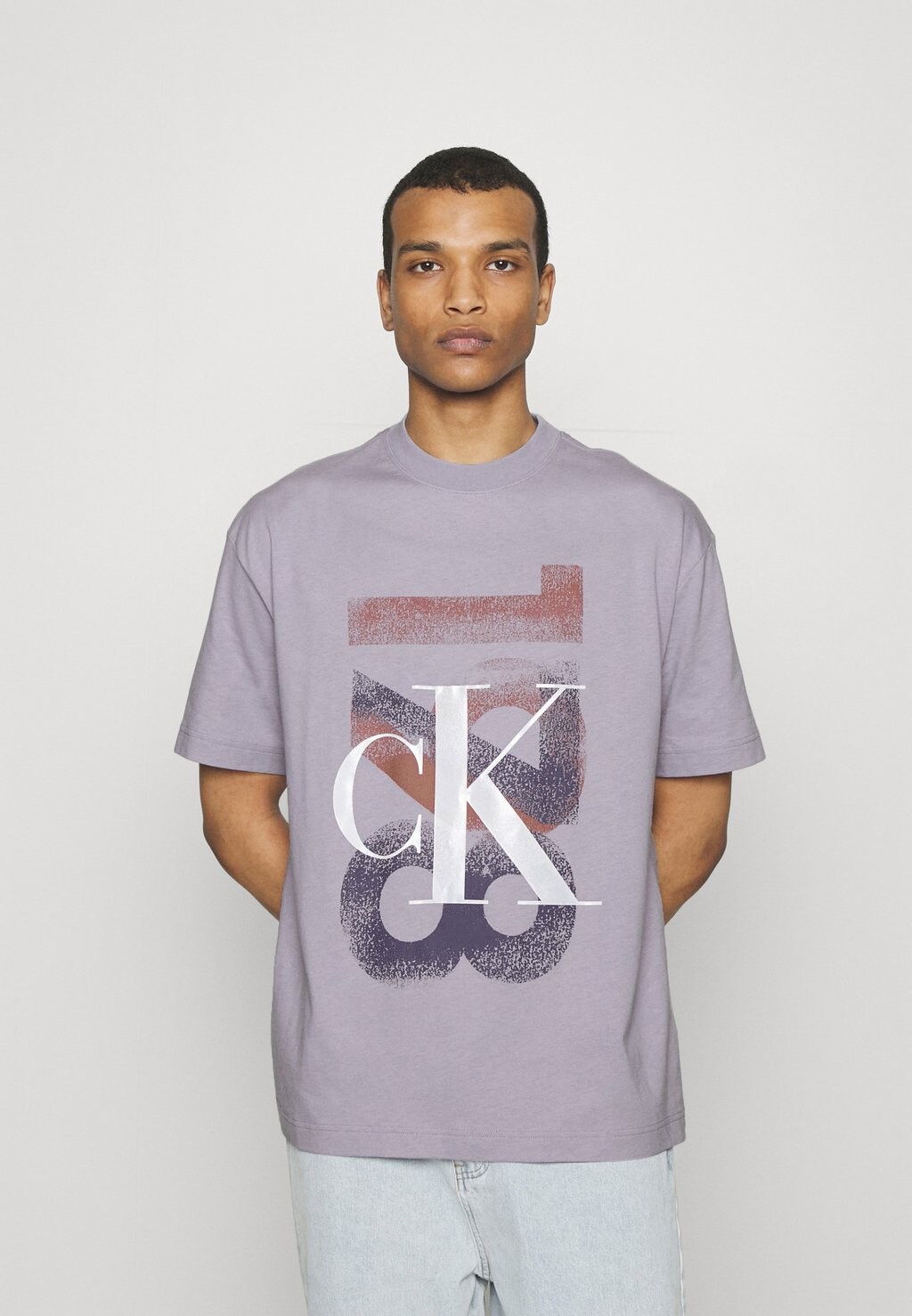 

Футболка с принтом Calvin Klein Jeans, Серый