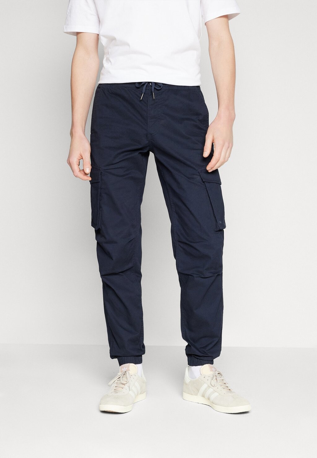 

Брюки-карго JPSTKANE JJNOAH CUFFED Jack & Jones, темно-синий пиджак