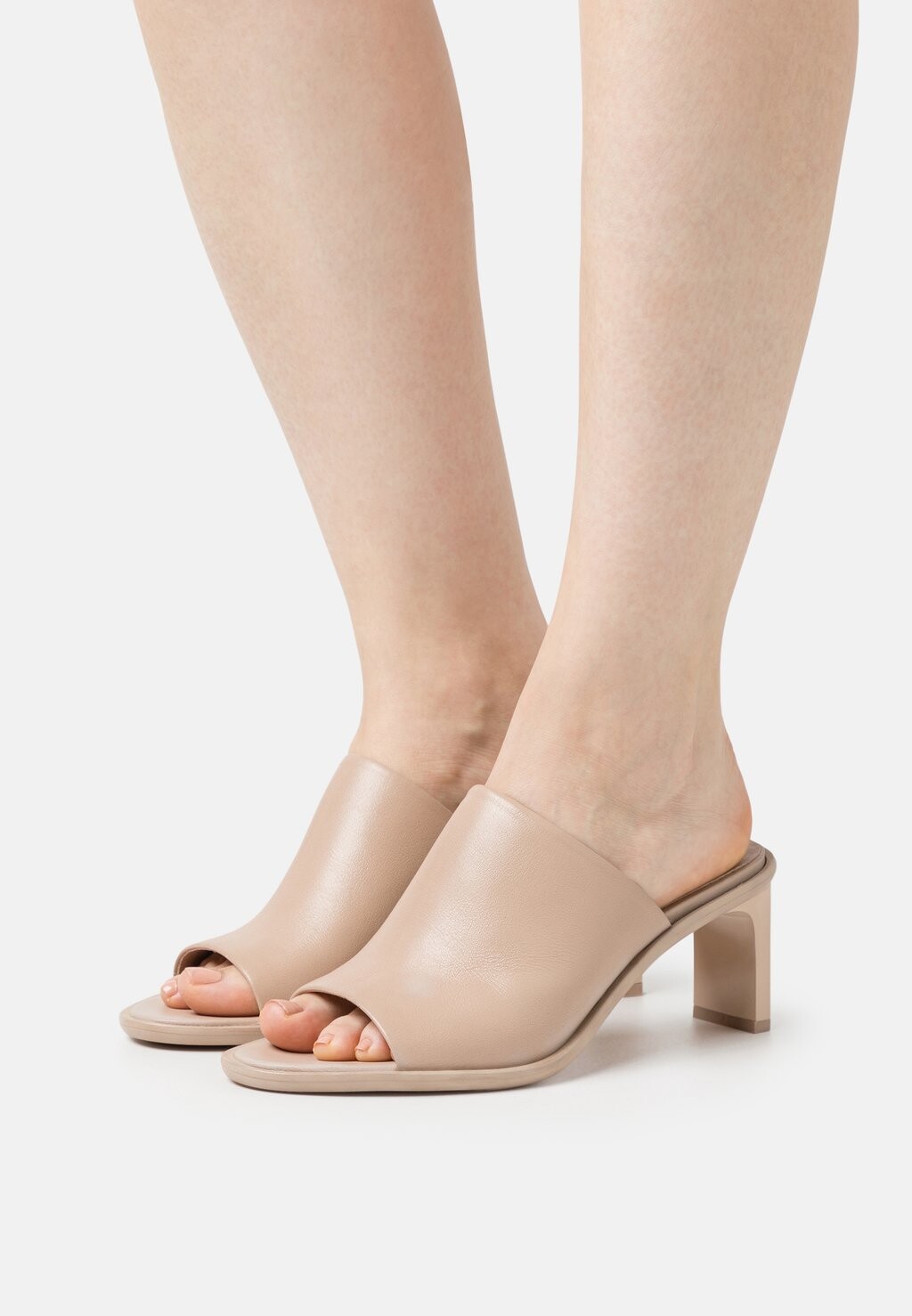 

Тапочки МЮЛИ CURVED STILETTO Calvin Klein, телесный