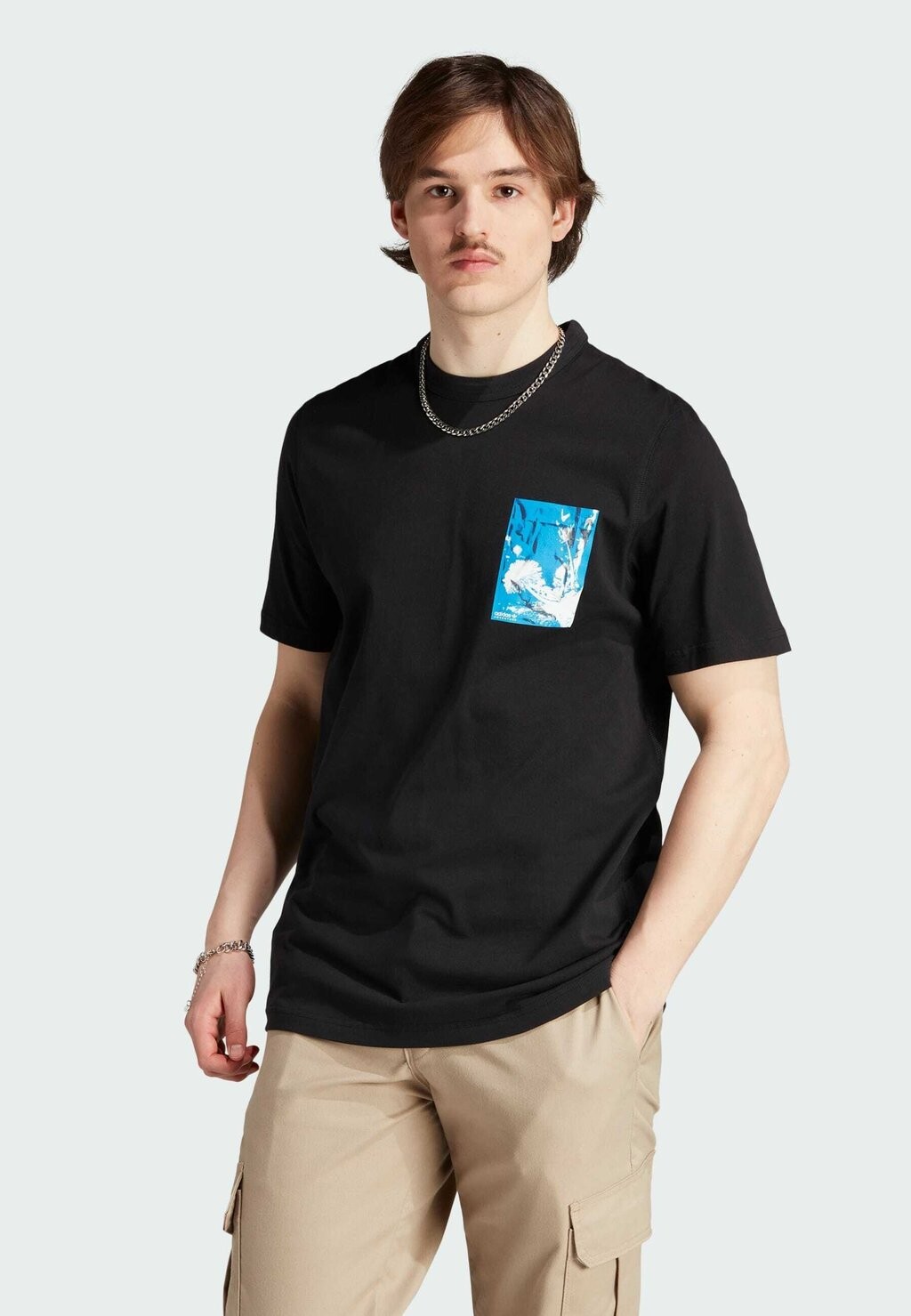 

Футболка с принтом adidas Originals, черный