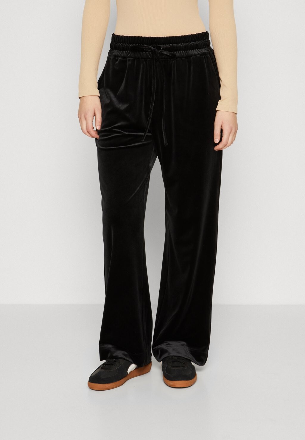 

Спортивные штаны AllSaints TYLER TROUSER, черный