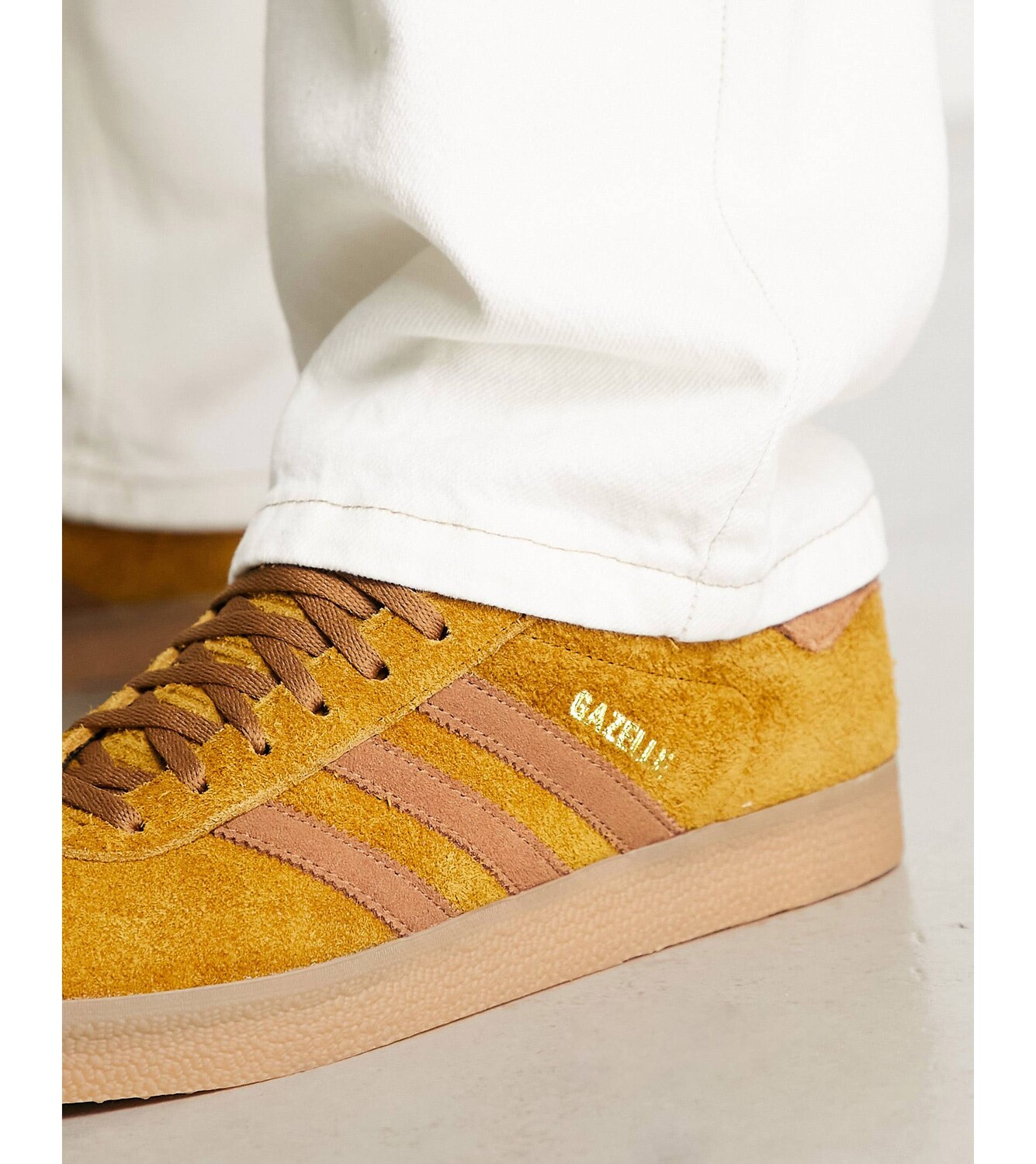 

Светло-коричневые кроссовки adidas Originals Gazelle с резиновой подошвой