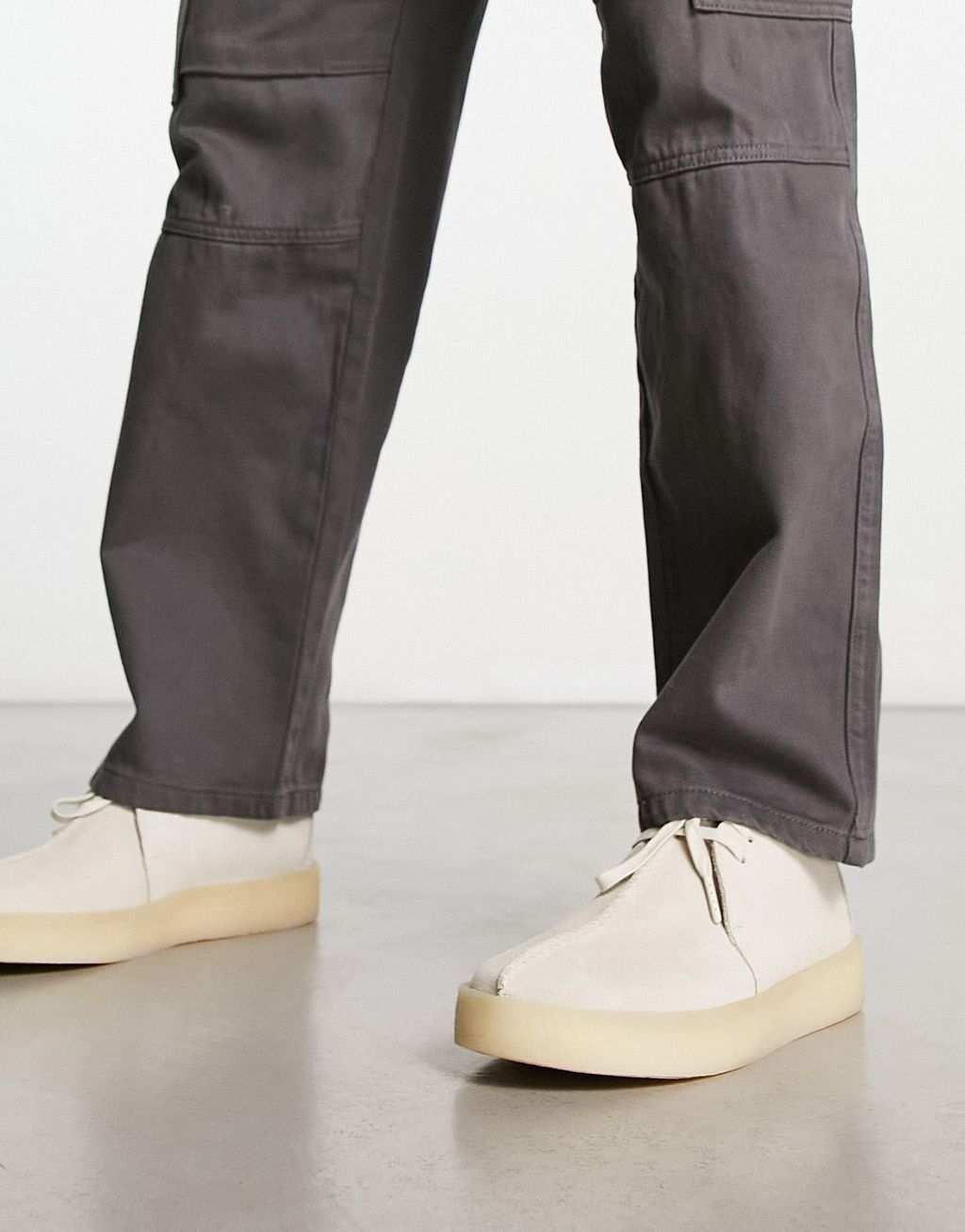 

Белые замшевые туфли Clarks Originals Trek с чашками, Белый