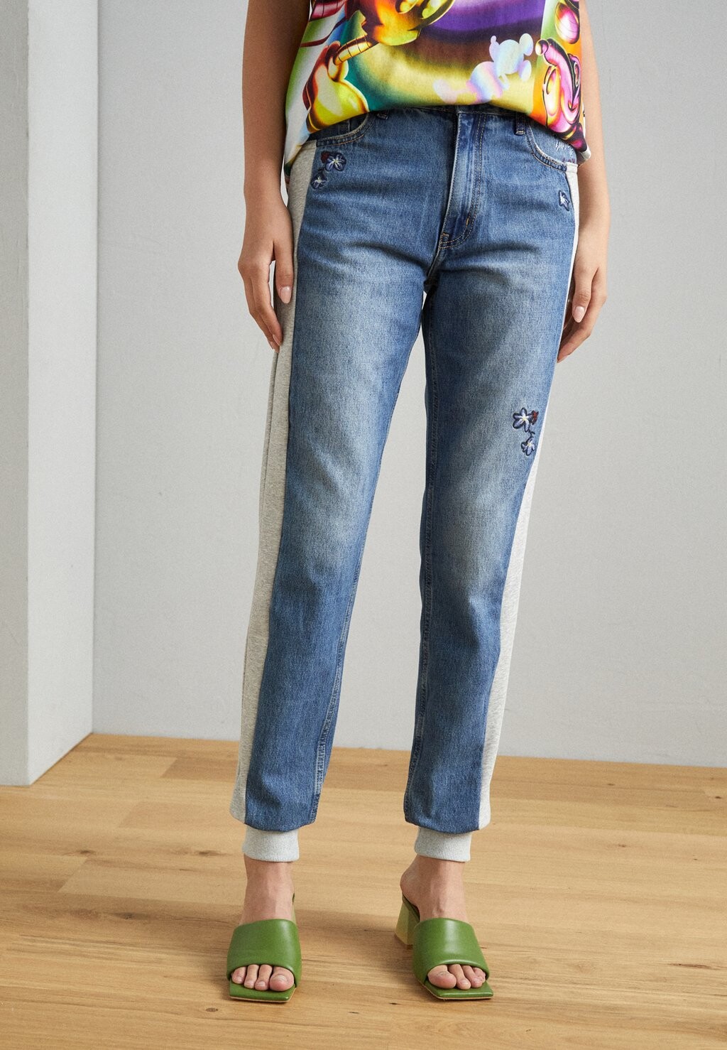 

Джинсы свободного кроя Desigual