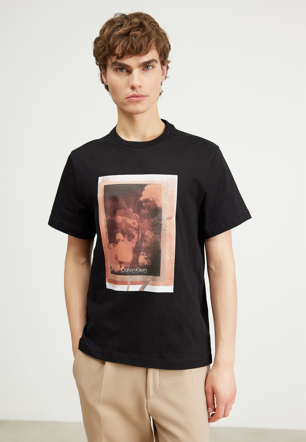 

Футболка с принтом Calvin Klein, черный