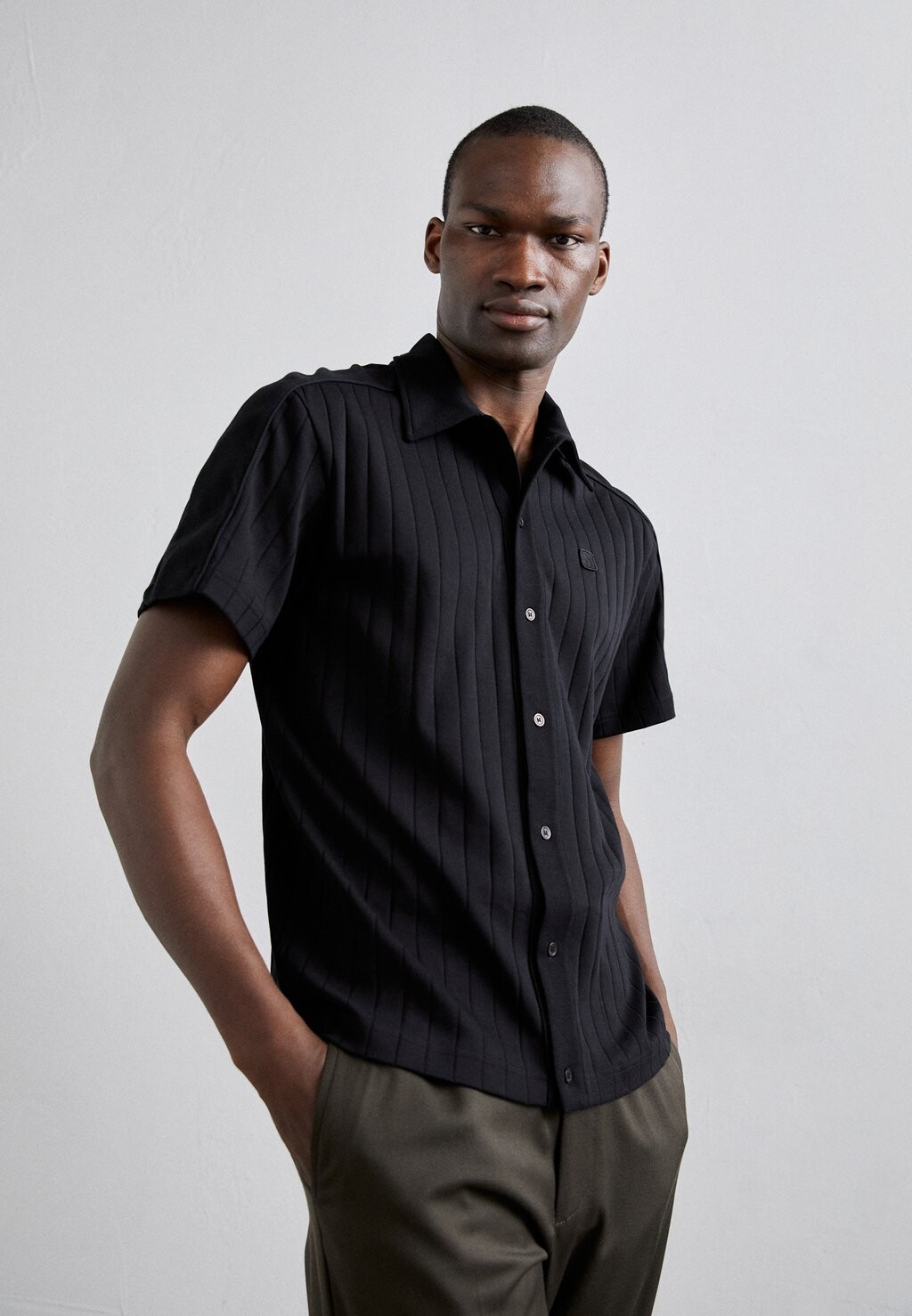 

Рубашка SHORT SLEEVE Filippa K, цвет black