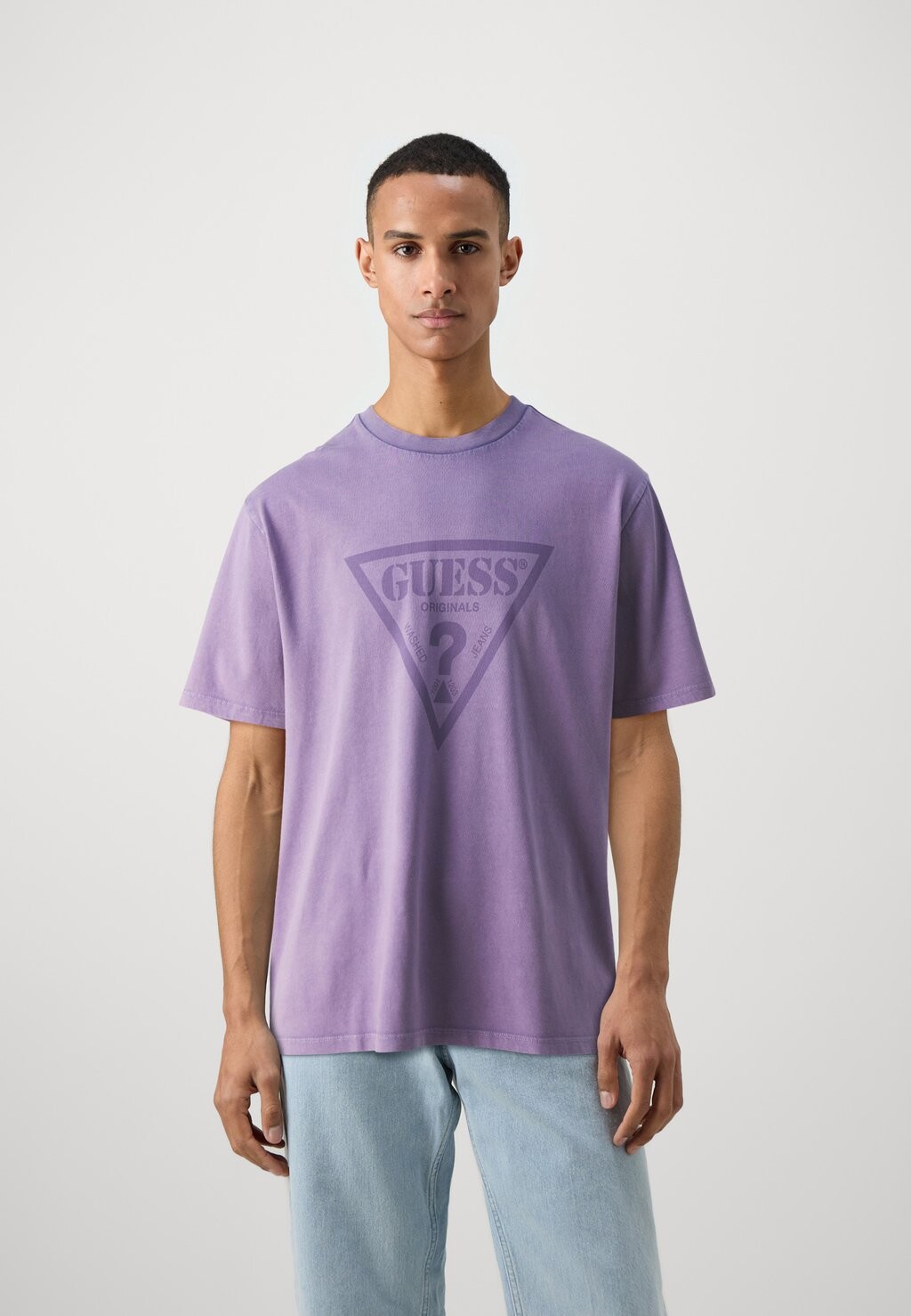 

Футболка с принтом Guess Originals, фиолетовый