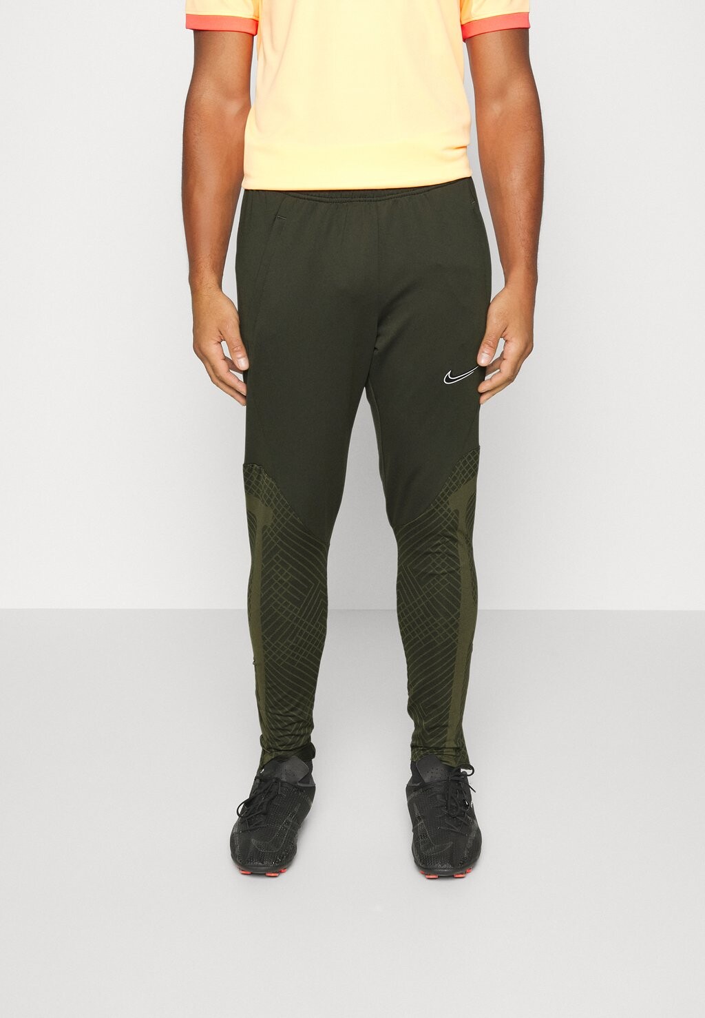 

Спортивные брюки Nike