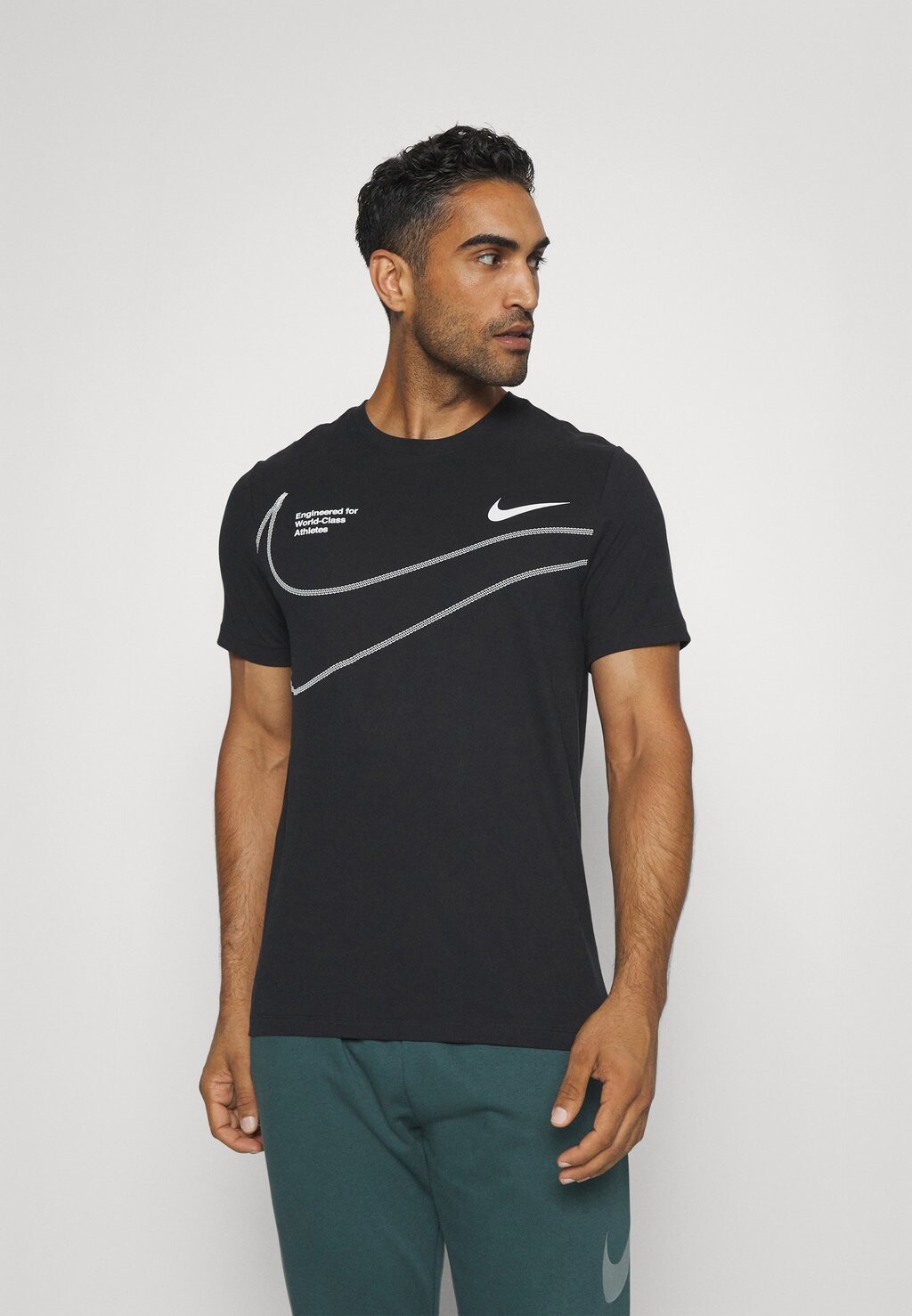 

Футболка с принтом Nike, черная