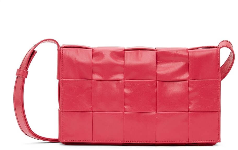 

Розовая сумка-кассета Intreccio Bottega Veneta