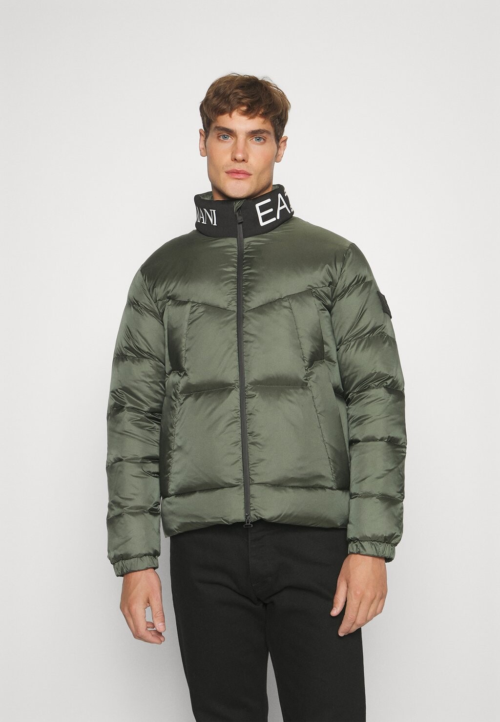 

Куртка EA7 Emporio Armani, цвет verde scuro
