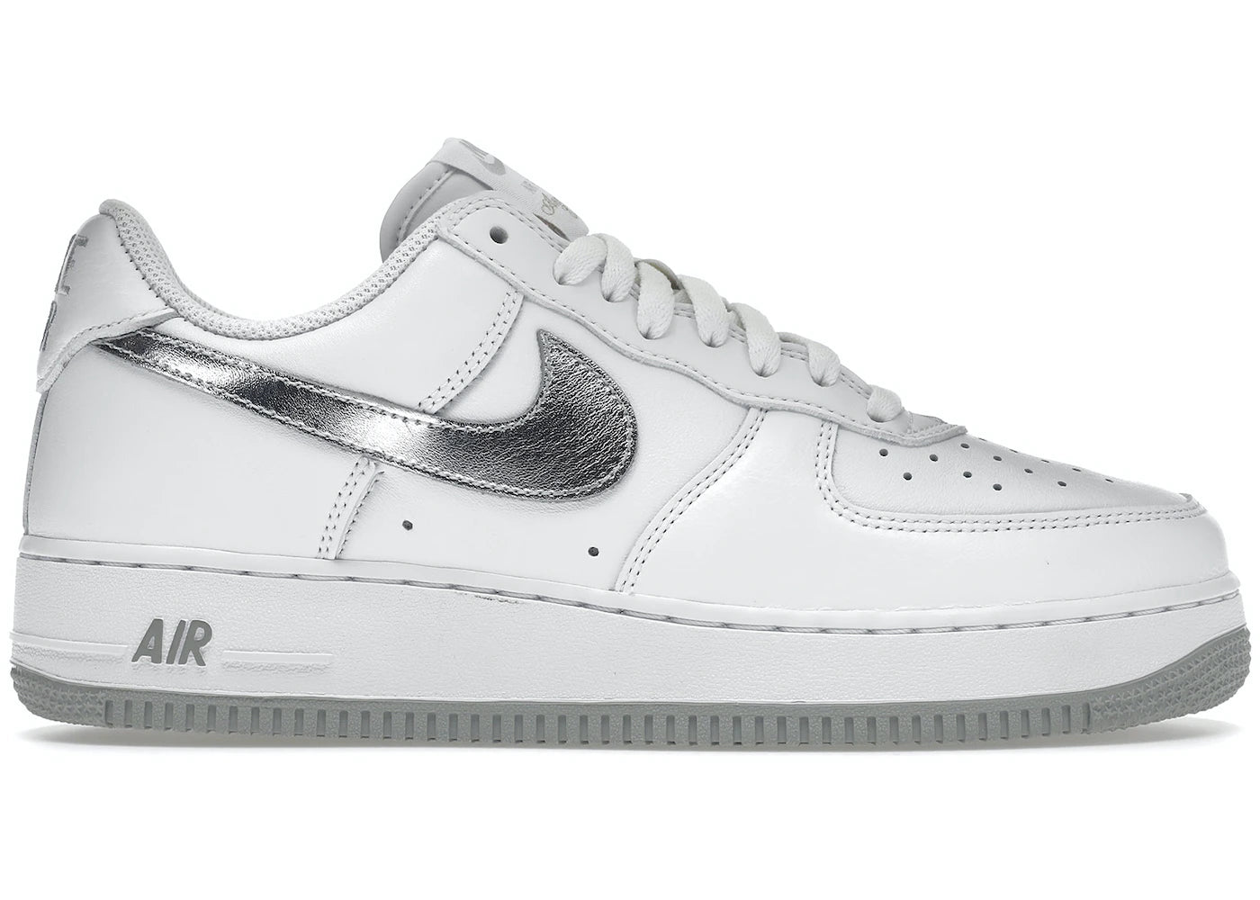 

Кроссовки Nike Air Force 1 07 Low, белый / серебристый металлик