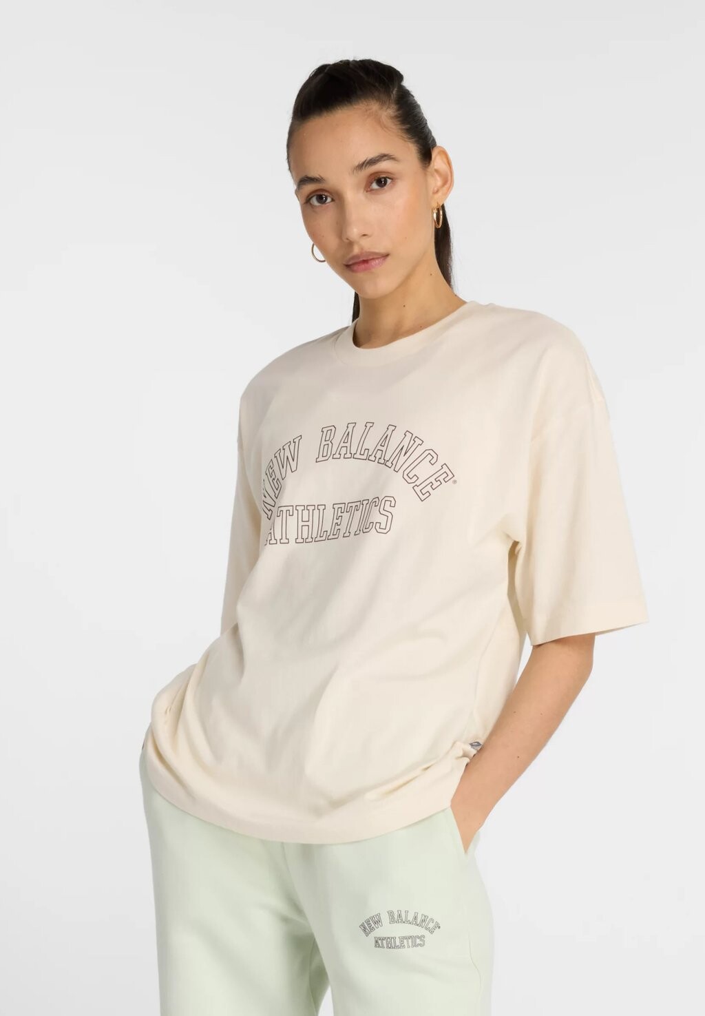 

Принт на футболке GRAPHIC OVERSIZED New Balance, бежевый