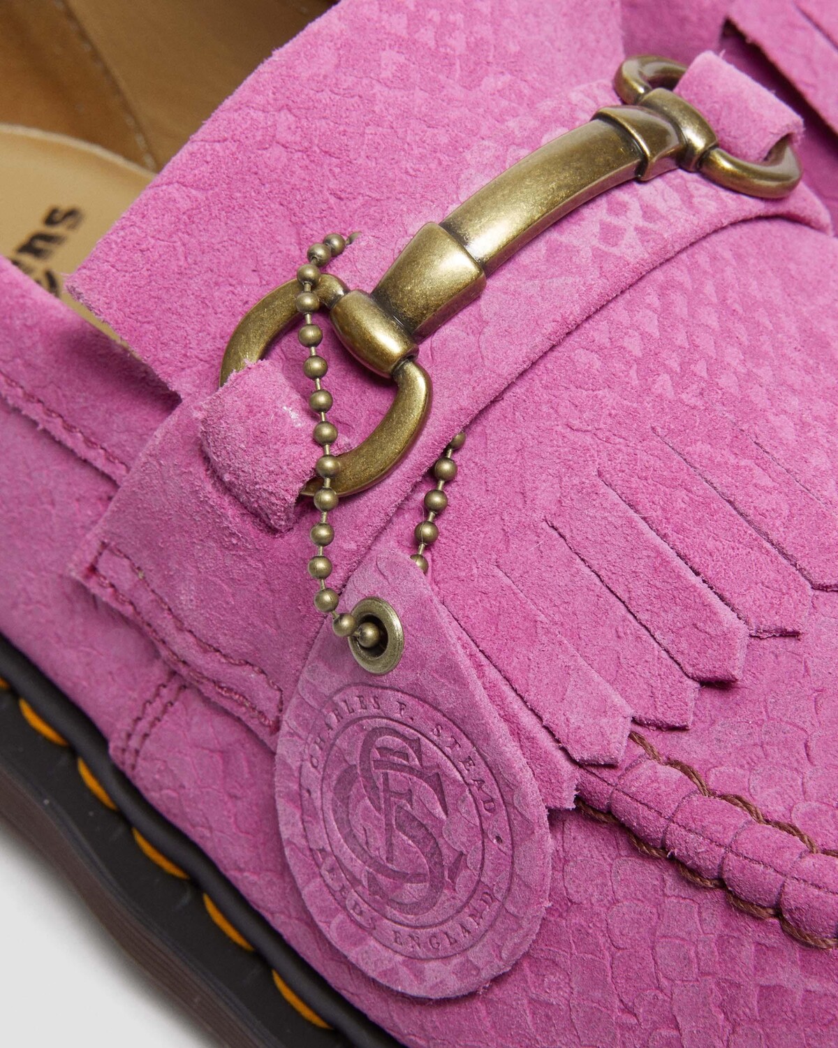 

Замшевые лоферы-килти с тиснением Adrian Snaffle Repello Dr. Martens