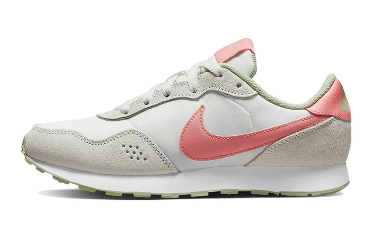 

Женские кроссовки Nike MD Valiant
