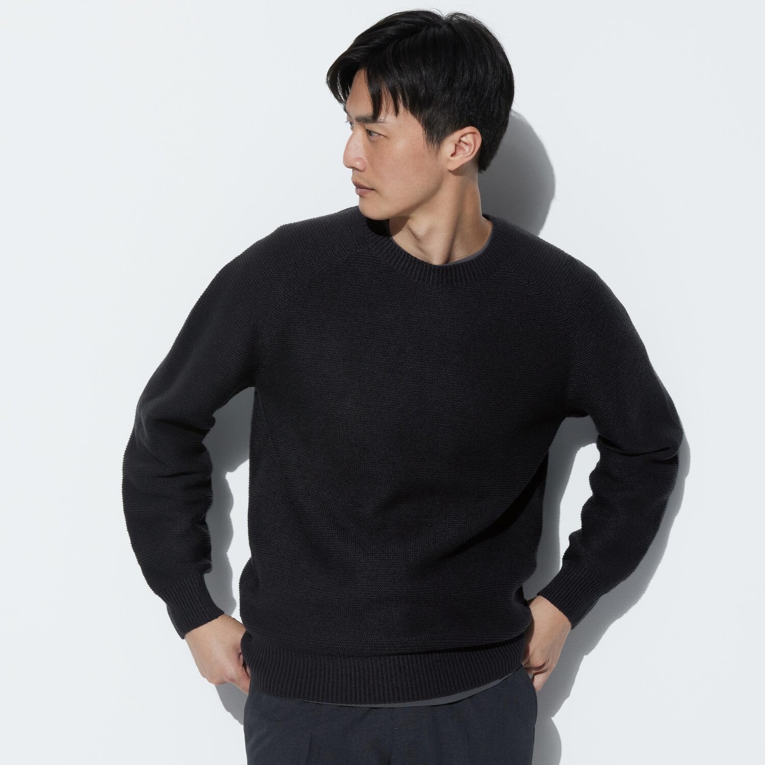 

Свитер Uniqlo мужской с круглым вырезом, черный