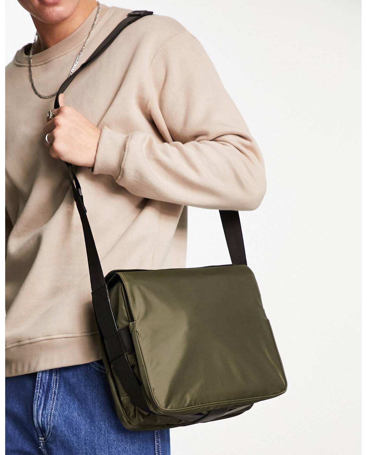 

Сумка цвета хаки с несколькими отделениями ASOS DESIGN