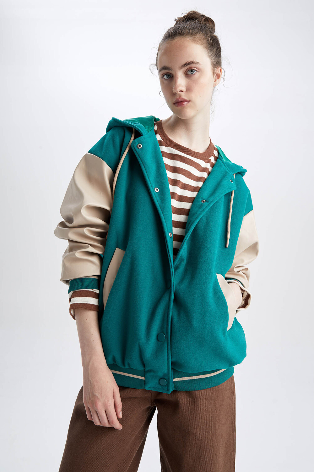 

Толстовка DeFacto REGULAR FIT, зеленый