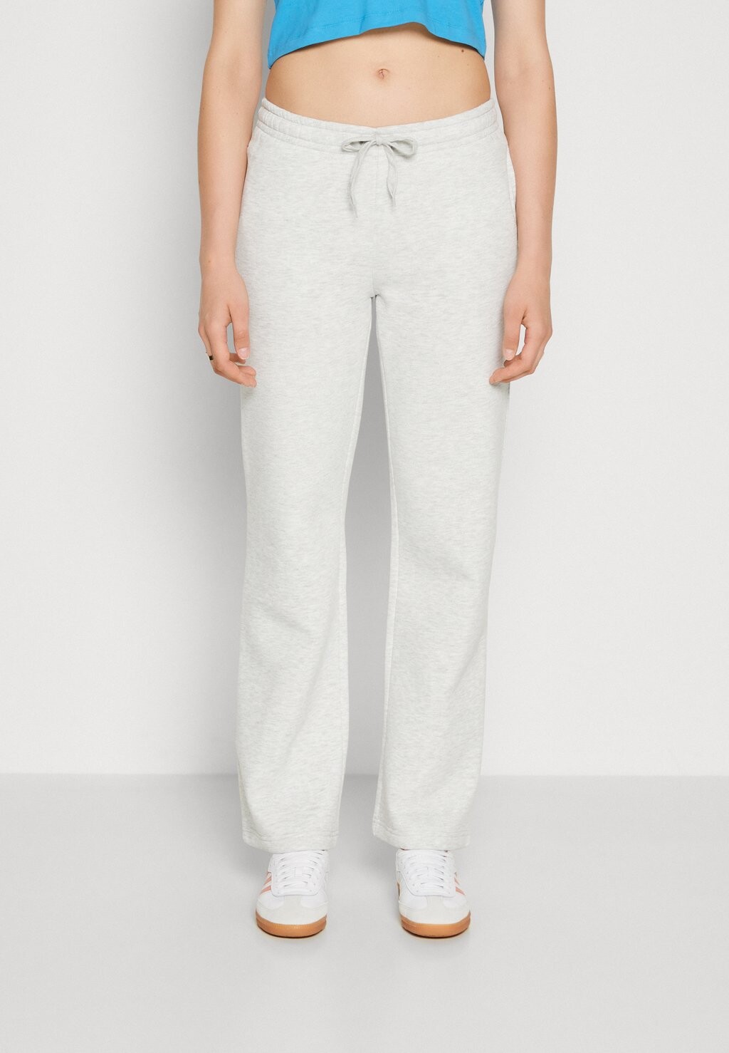 

Тренировочные брюки Gina Tricot, серый