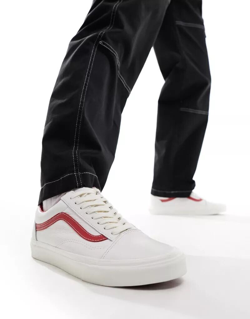 

Белые кроссовки Vans Old Skool с красными кожаными деталями