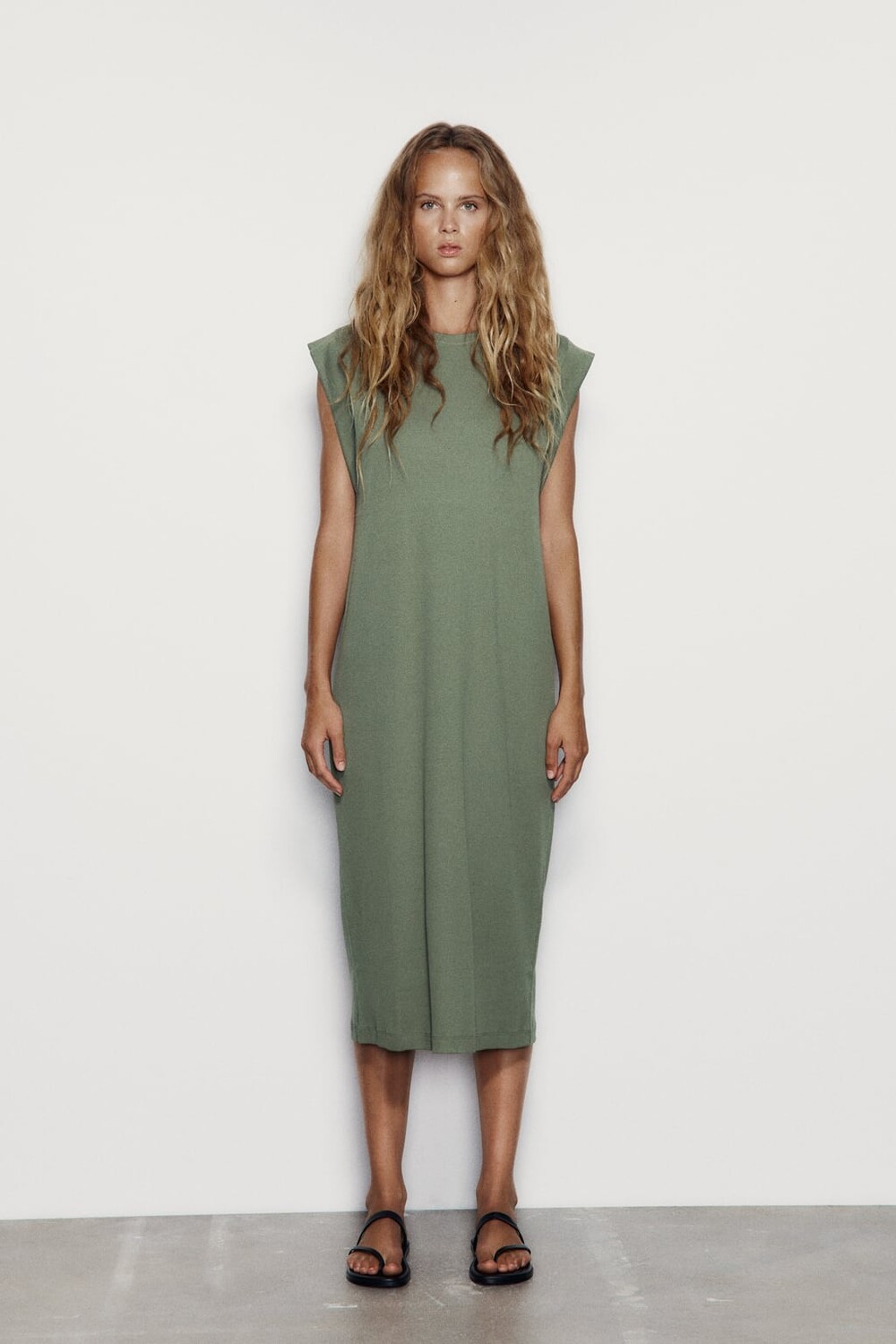 

Платье-футболка в рубчик ZARA, хаки