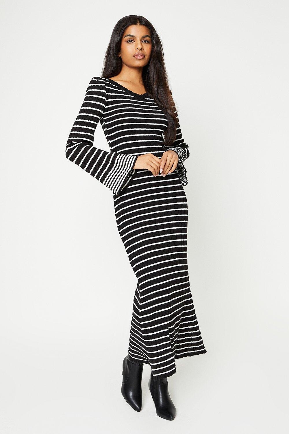 

Трикотажное платье макси с короткими рукавами Petite и разрезом на шее Dorothy Perkins, мультиколор