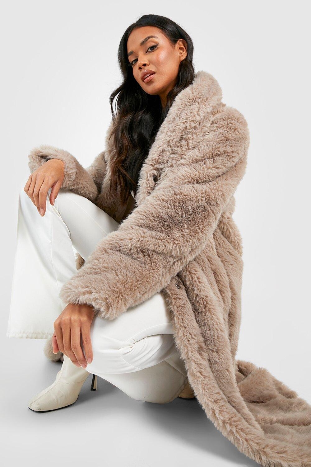 

Люксовое пальто макси из искусственного меха Boohoo, серо-коричневый