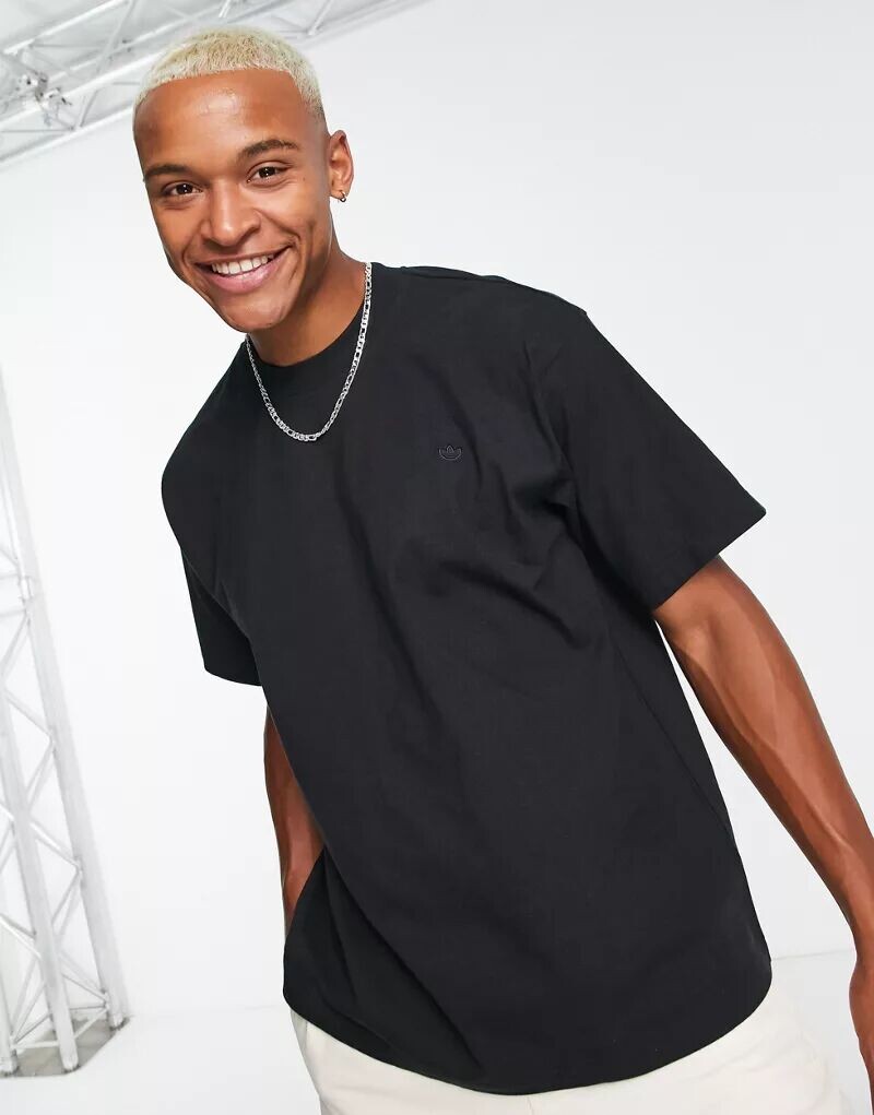 

Черная футболка с логотипом в виде трилистника adidas Originals Contempo