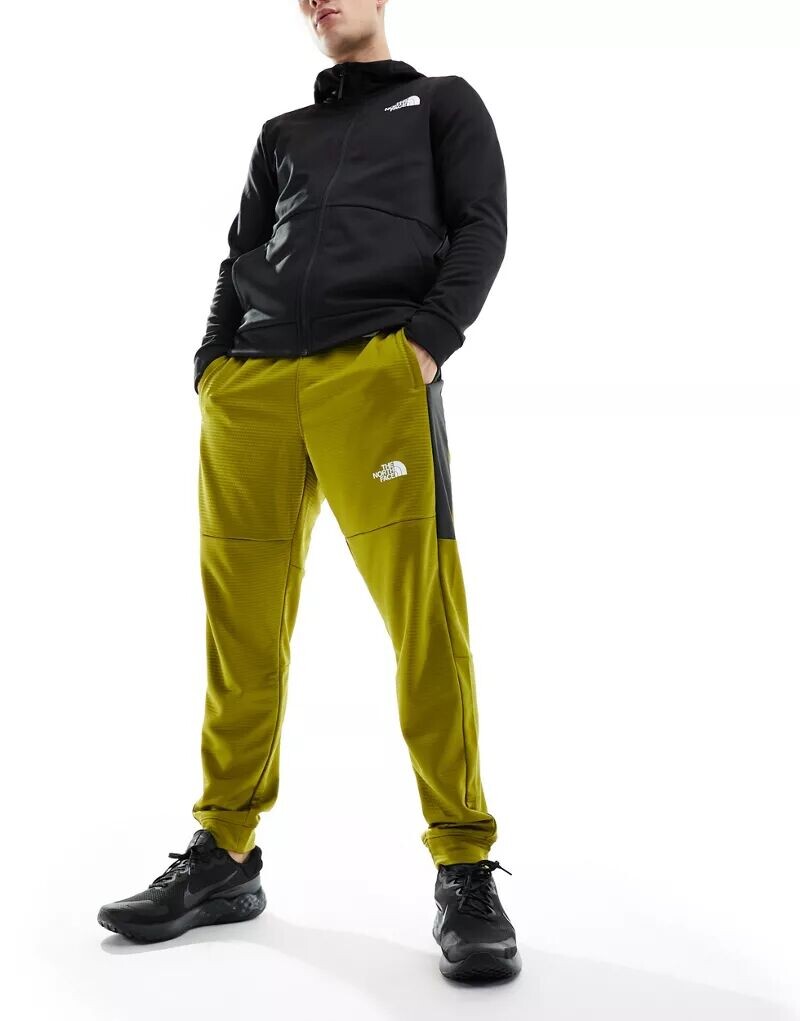 

Флисовые джоггеры цвета хаки The North Face Training Mountain Athletics