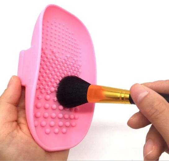 

Силиконовый коврик для чистки кистей с подставкой - большой, MANYBEAUTY