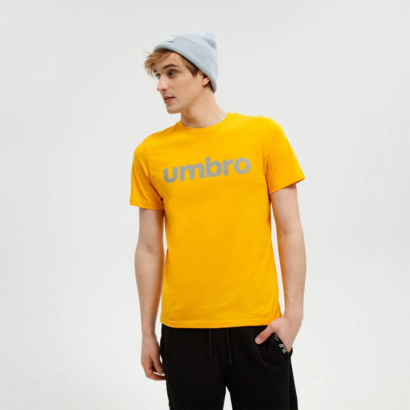 

Футболка Umbro с линейным логотипом, желтый