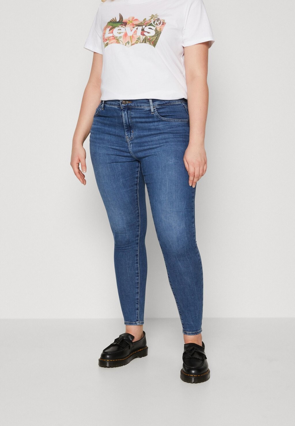 

Джинсы Skinny Fit Levi's 720 Highrise Super Skinny, песня о любви в середине